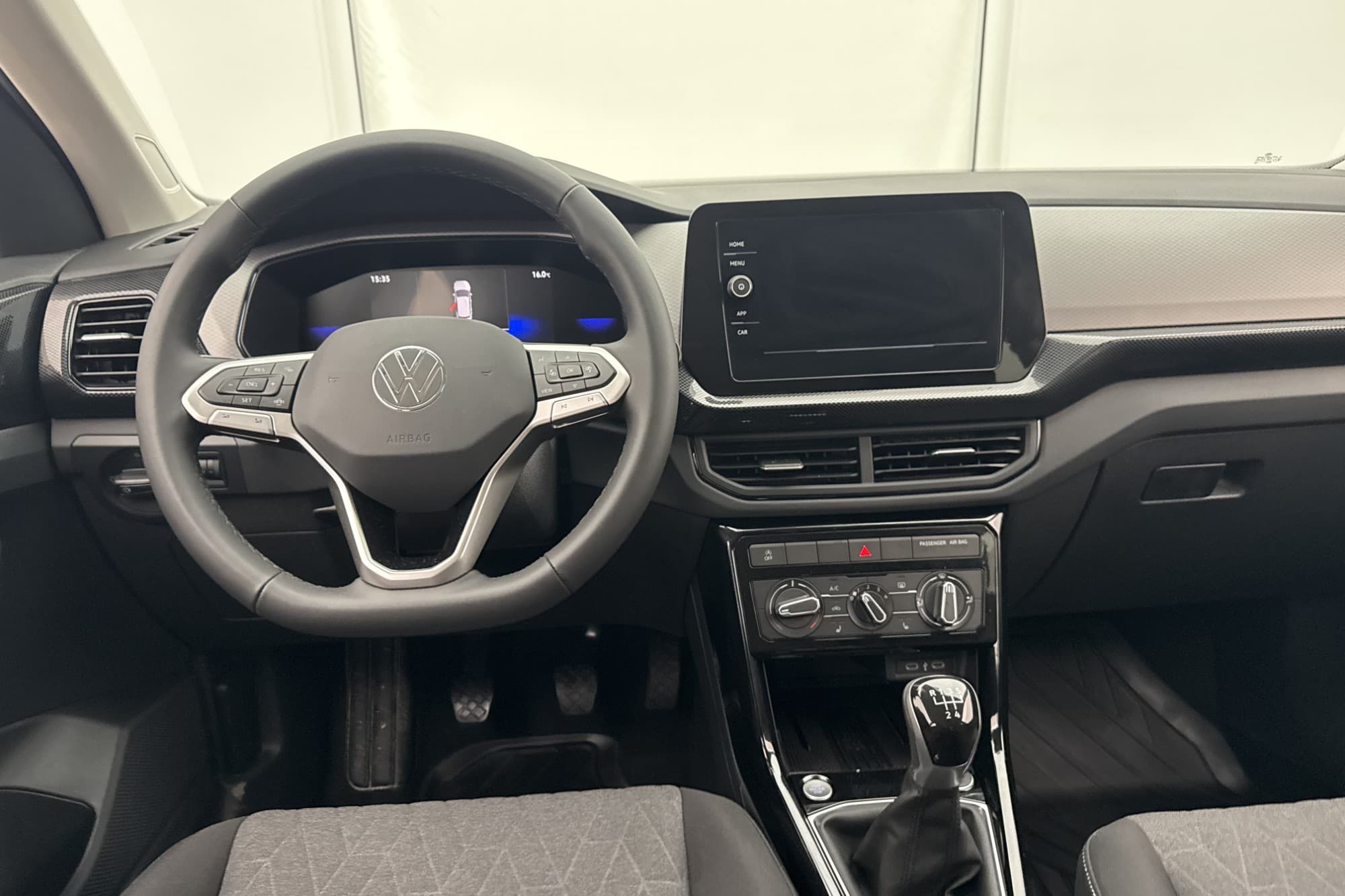 Volkswagen T-Cross 1.0 TSI 95hk Life Kamera CarPlay Cockpit