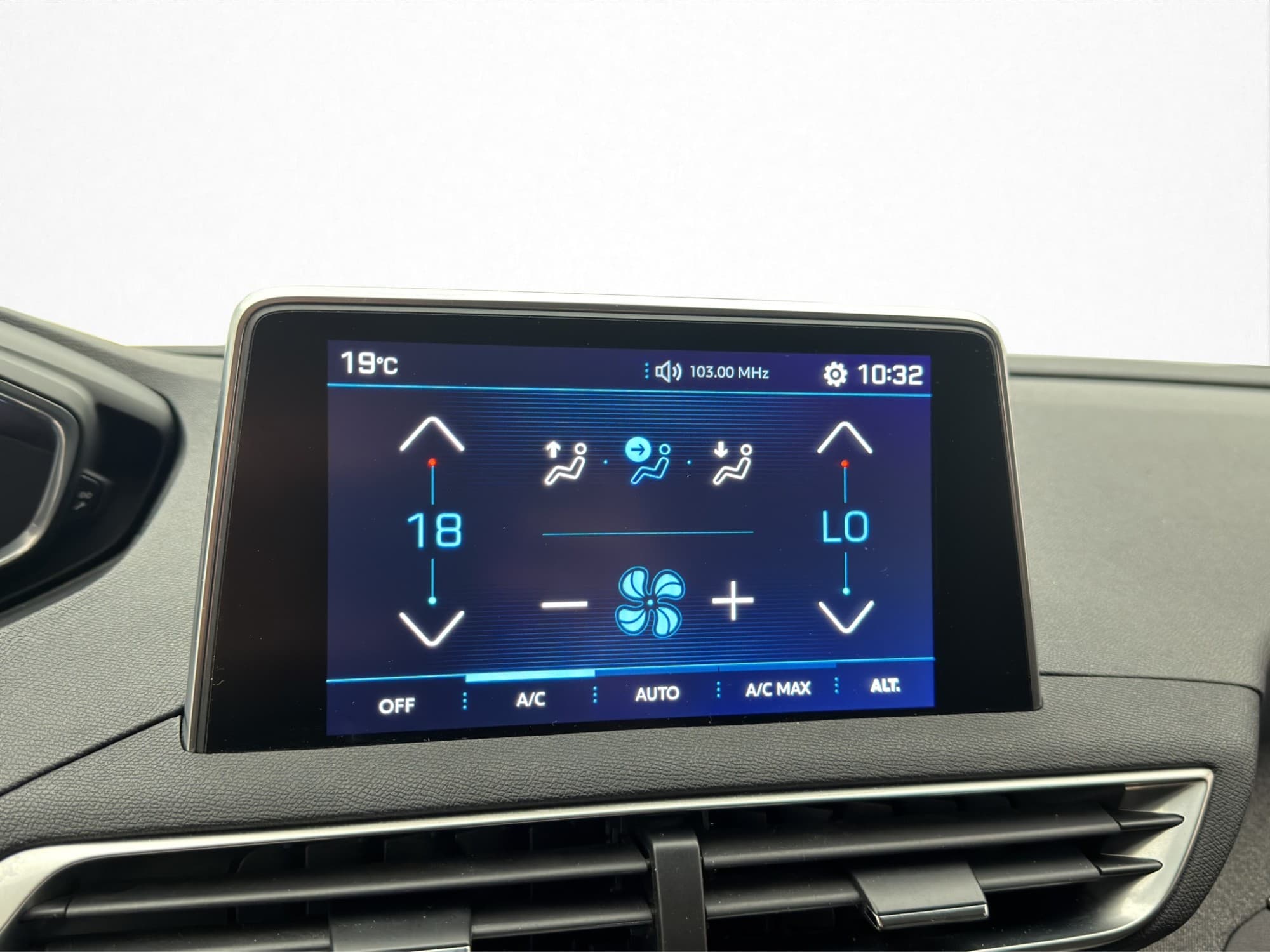 Peugeot 5008 131hk Allure 7-Sits Värmare CarPlay Sensorer