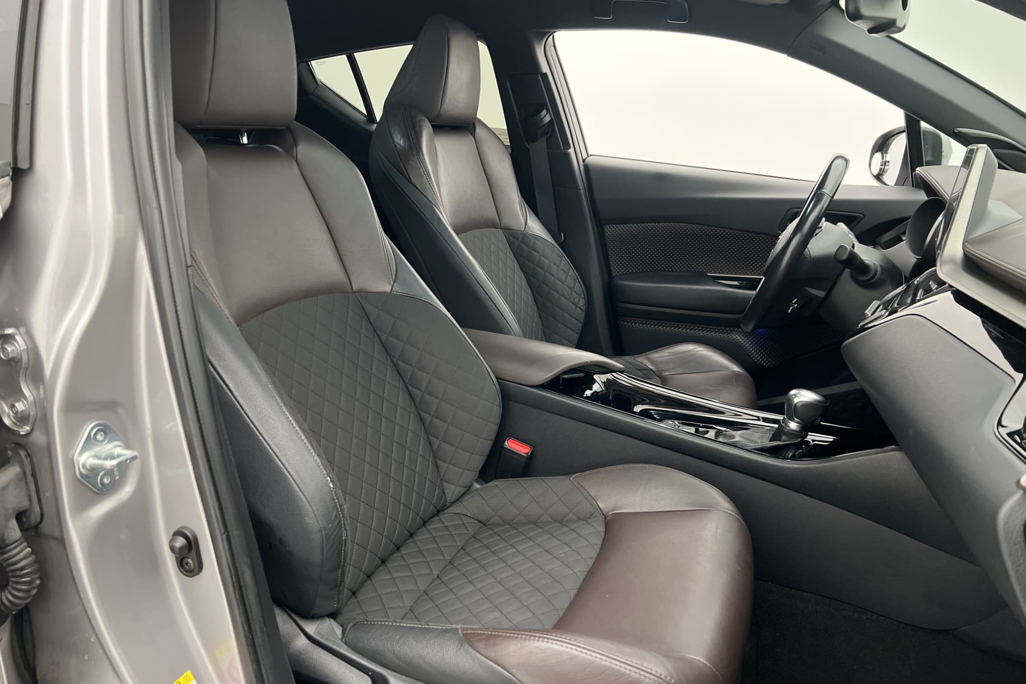 Toyota C-HR Hybrid 122hk Executive JBL Kamera Rattvärme
