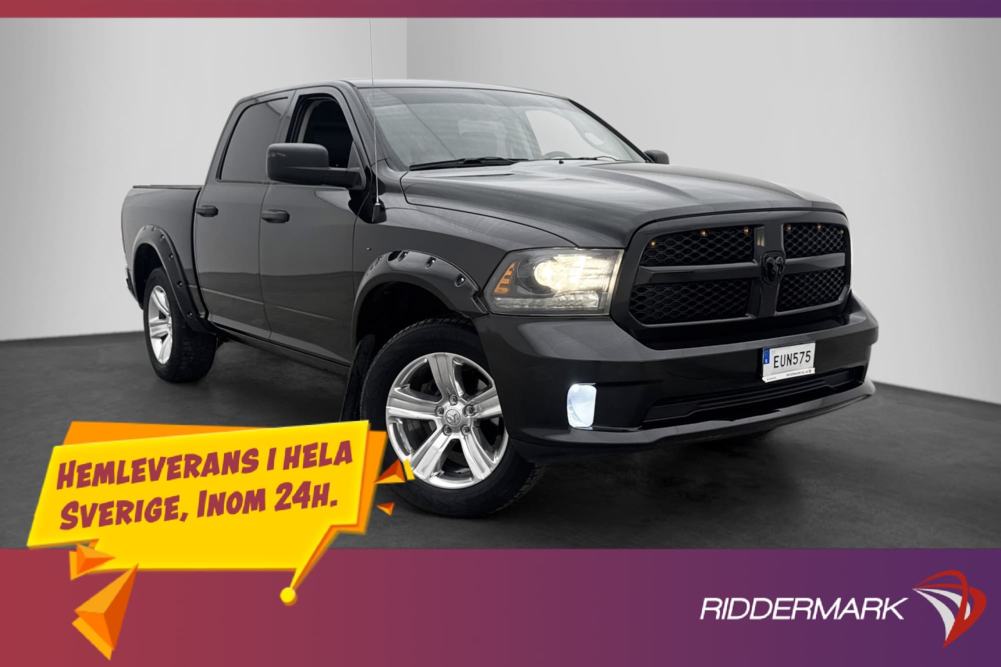 Dodge RAM 1500 Sport Black Style 5.7 V8 Drag B-Kamera Skinn