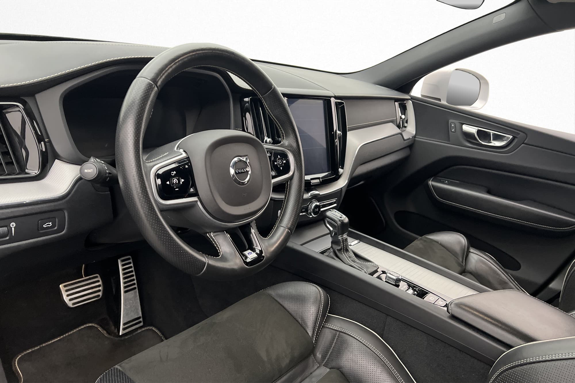 Volvo XC60 T5 R-Design Kamera CarPlay Navi Värmare Rattvärme