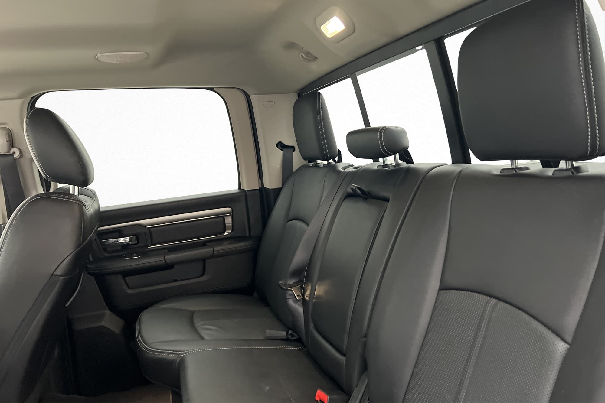 Dodge RAM Sport 5.7 4x4 395hk Luftfjädring Drag Kamera Skinn