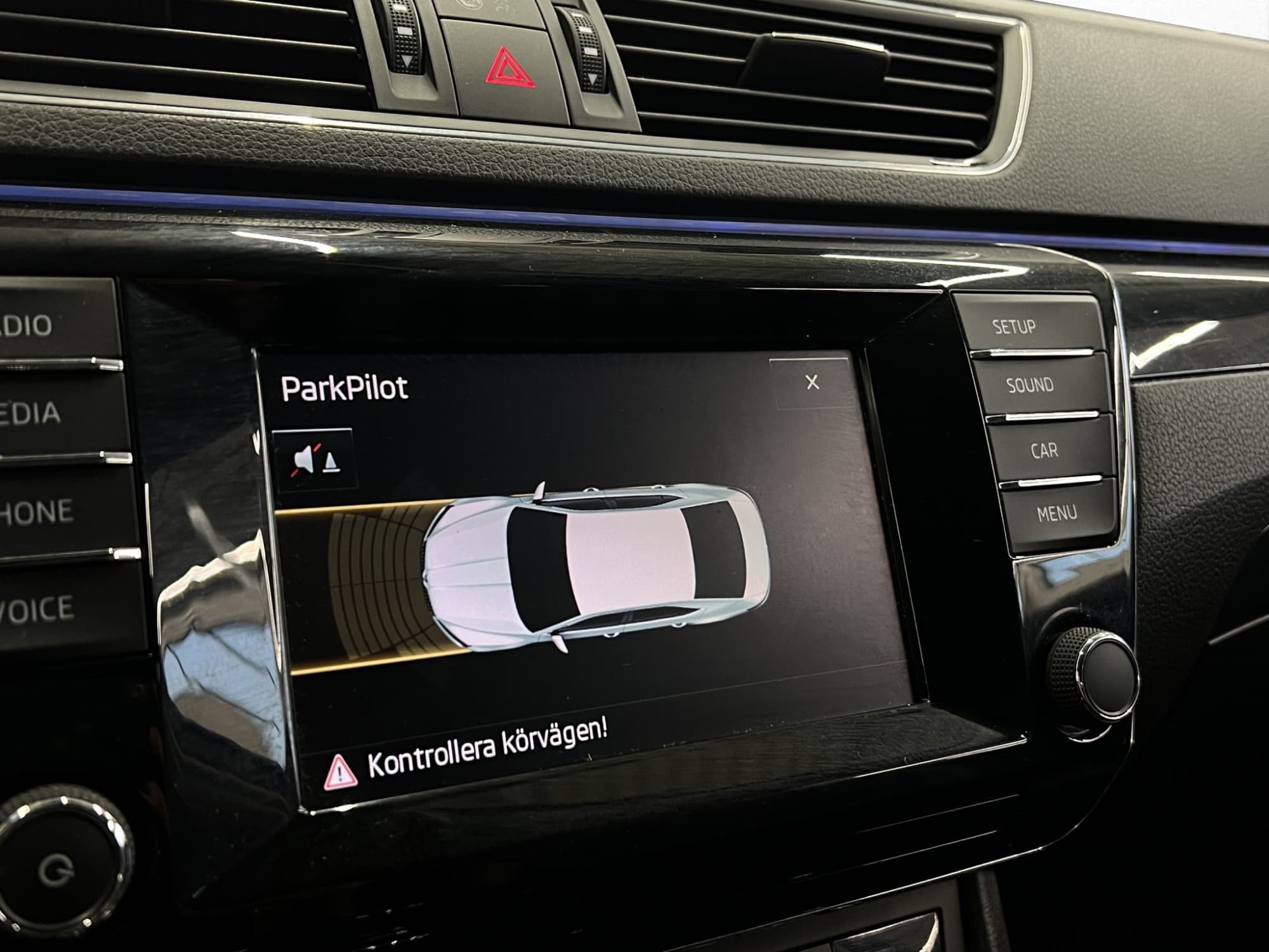 Skoda Superb 190hk L&K Canton D-Värm Skinn Elstolar CarPlay