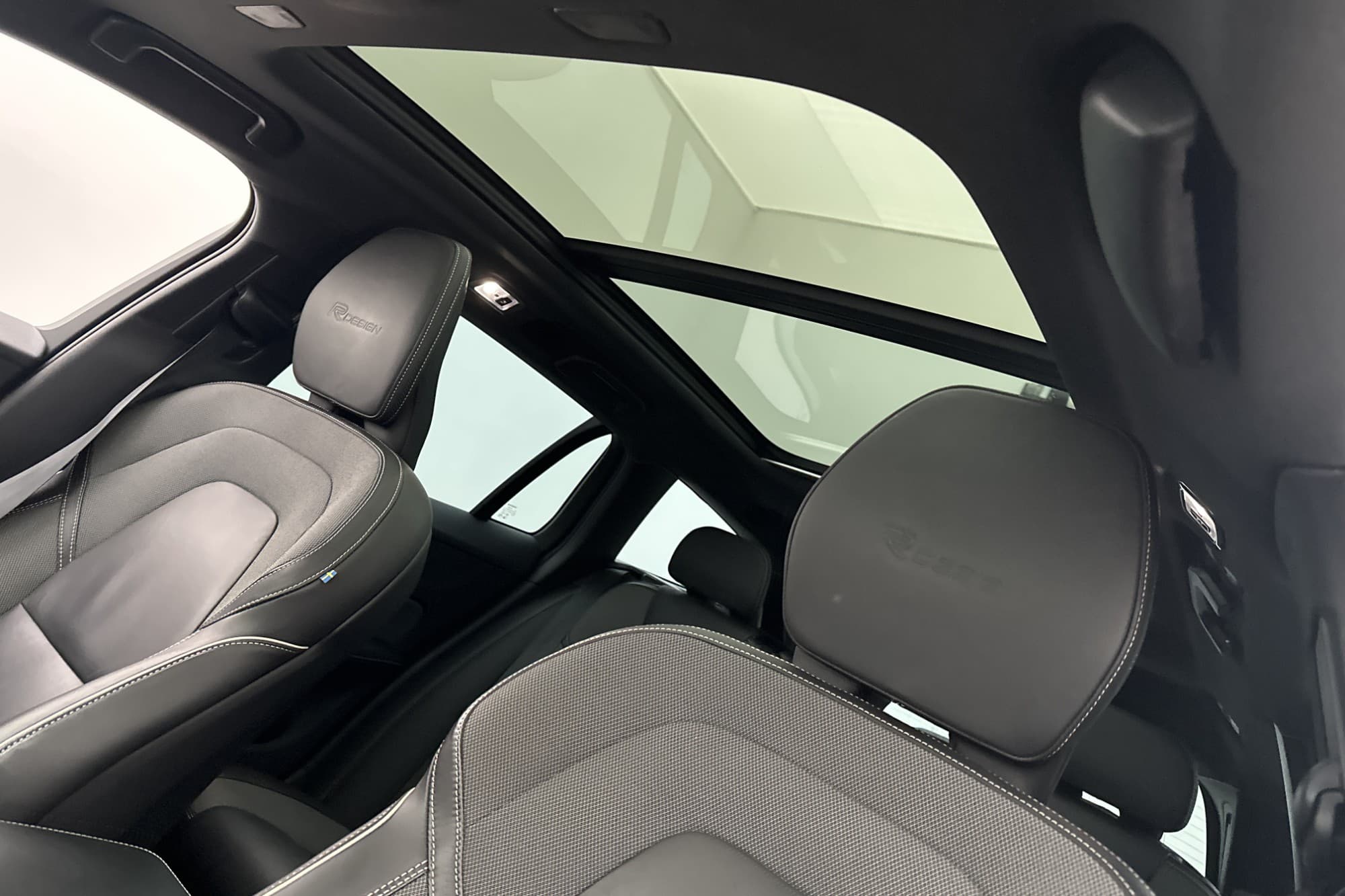 Volvo V60 D3 AWD R-Design Värmare Pano 360° HUD VOC GPS Drag