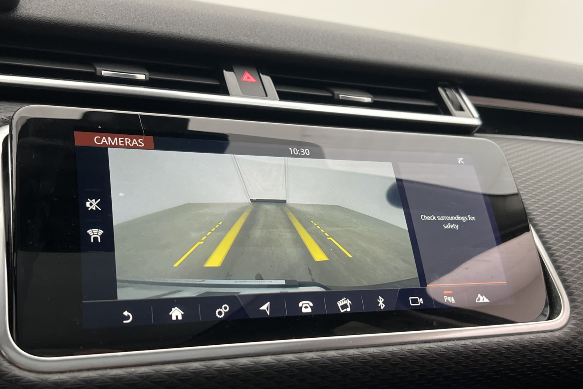 Land Rover Range Rover Velar D240 240hk AWD Pano Kamera Drag