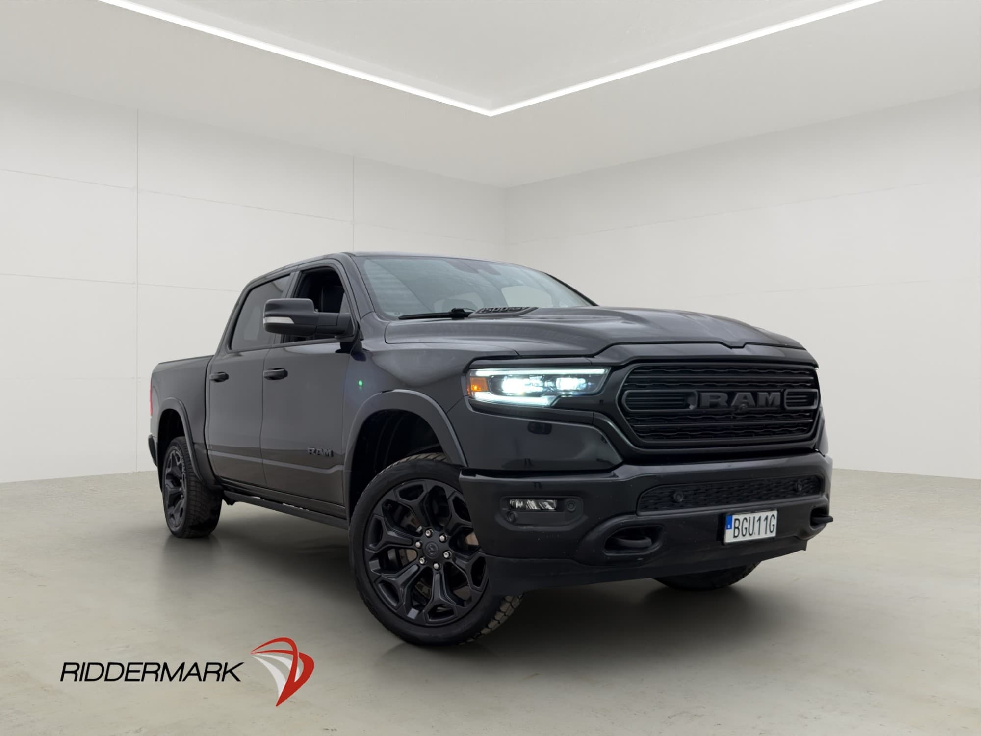 Dodge RAM 1500 Limited Night V8 4x4 Luft HUD Pano H/K Moms