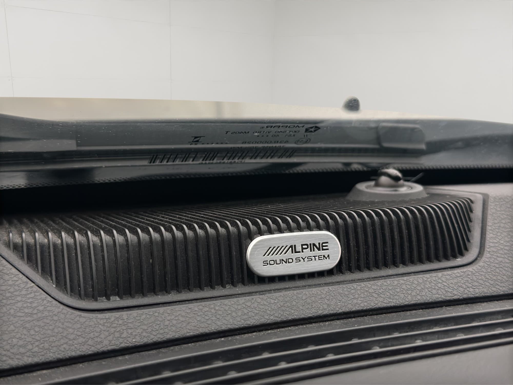 Dodge RAM 1500 Laramie 5.7 4x4 Luft Alpine Skinn Kåpa Moms