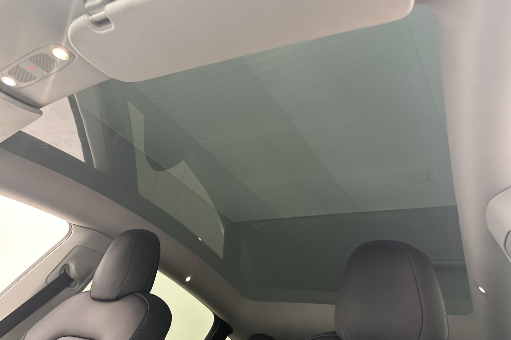 Tesla Model Y Long Range AWD Autopilot Svensksåld