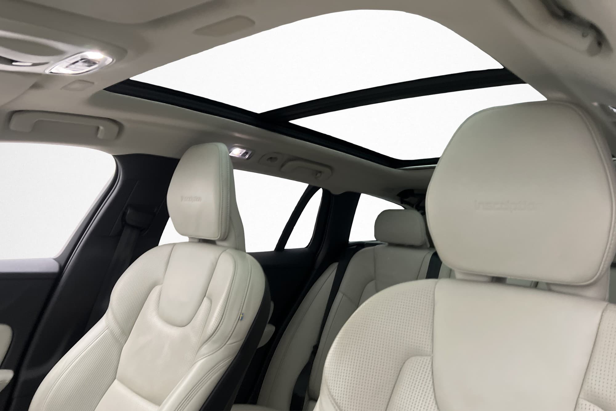 Volvo V60 Recharge T6 AWD Inscription Pano H/K Skinn Massage