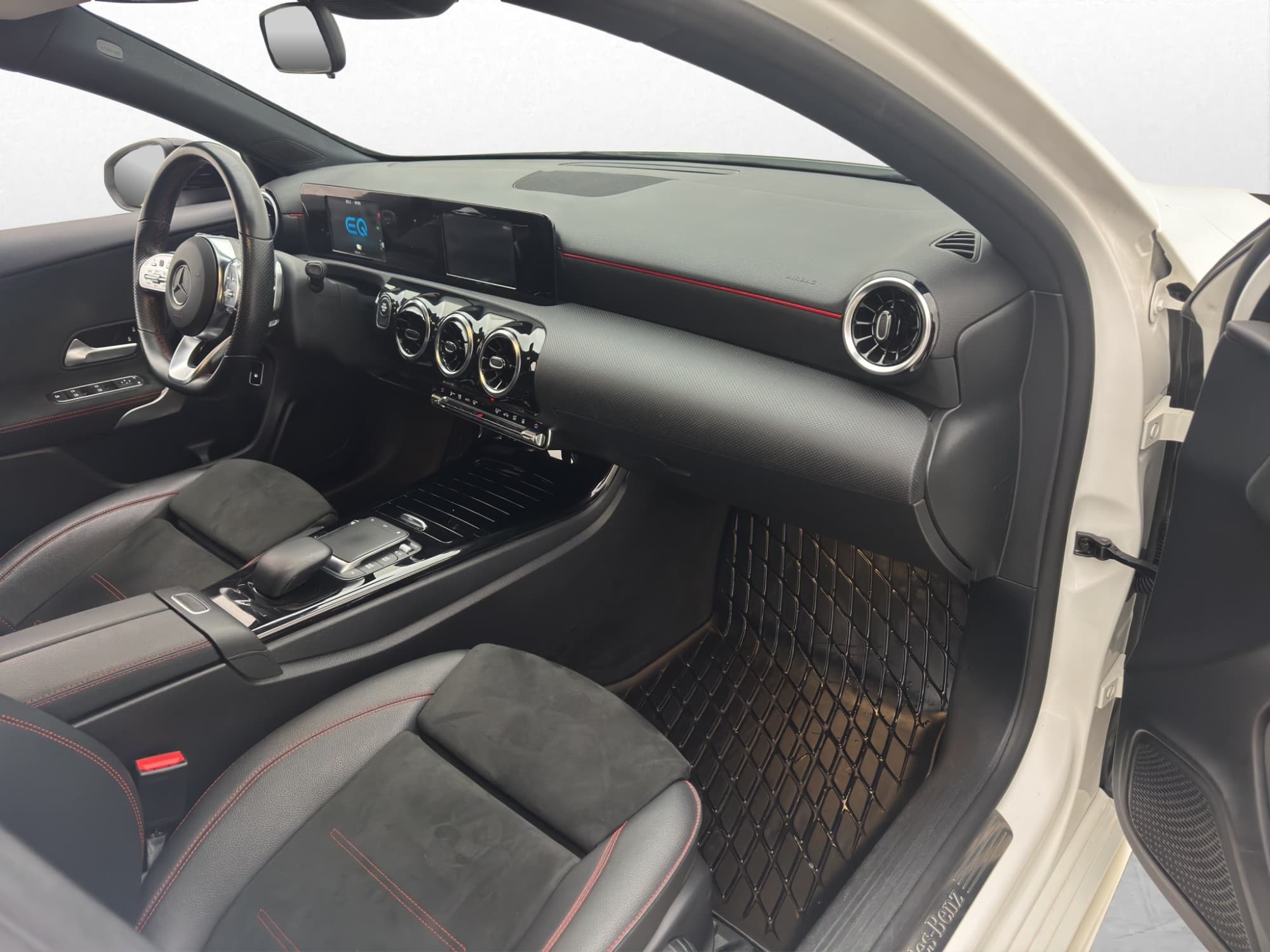 Mercedes-Benz A 250e 218hk AMG Värmare Kamera Keyless MOMS