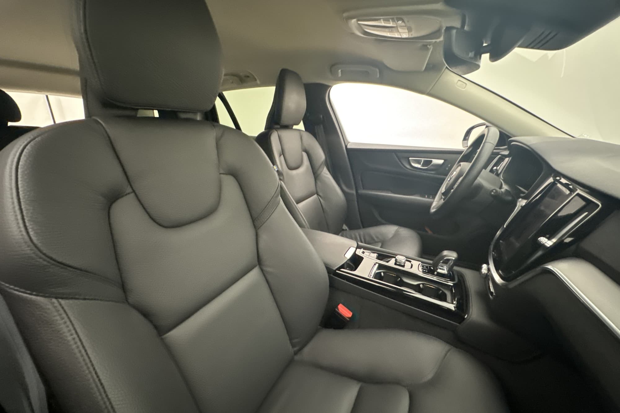 Volvo V60 Recharge T6 AWD Long Range Drag Skinn 360° MOMS