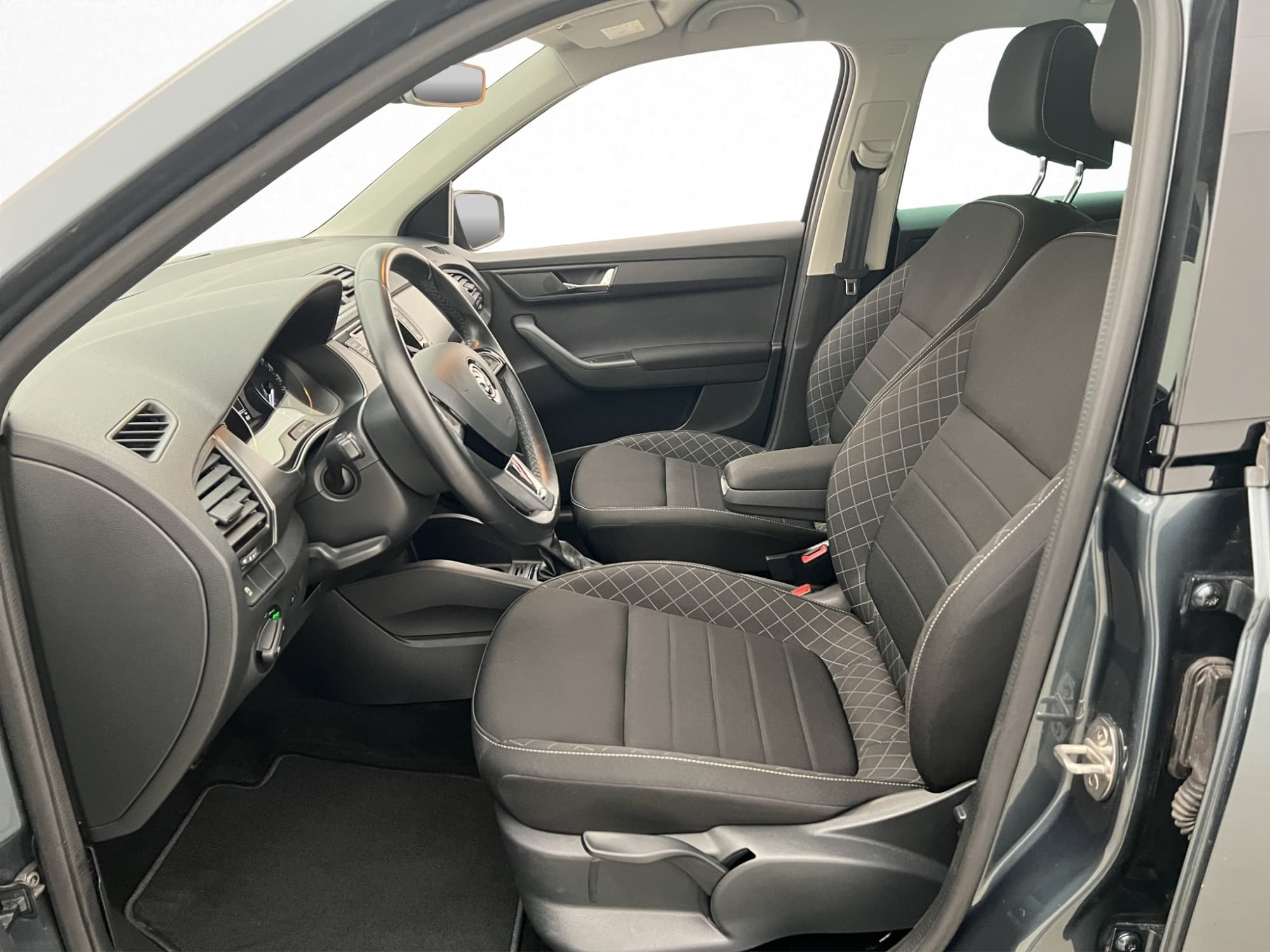Skoda Fabia Kombi TSI Style P-Sensorer CarPlay Farthållare