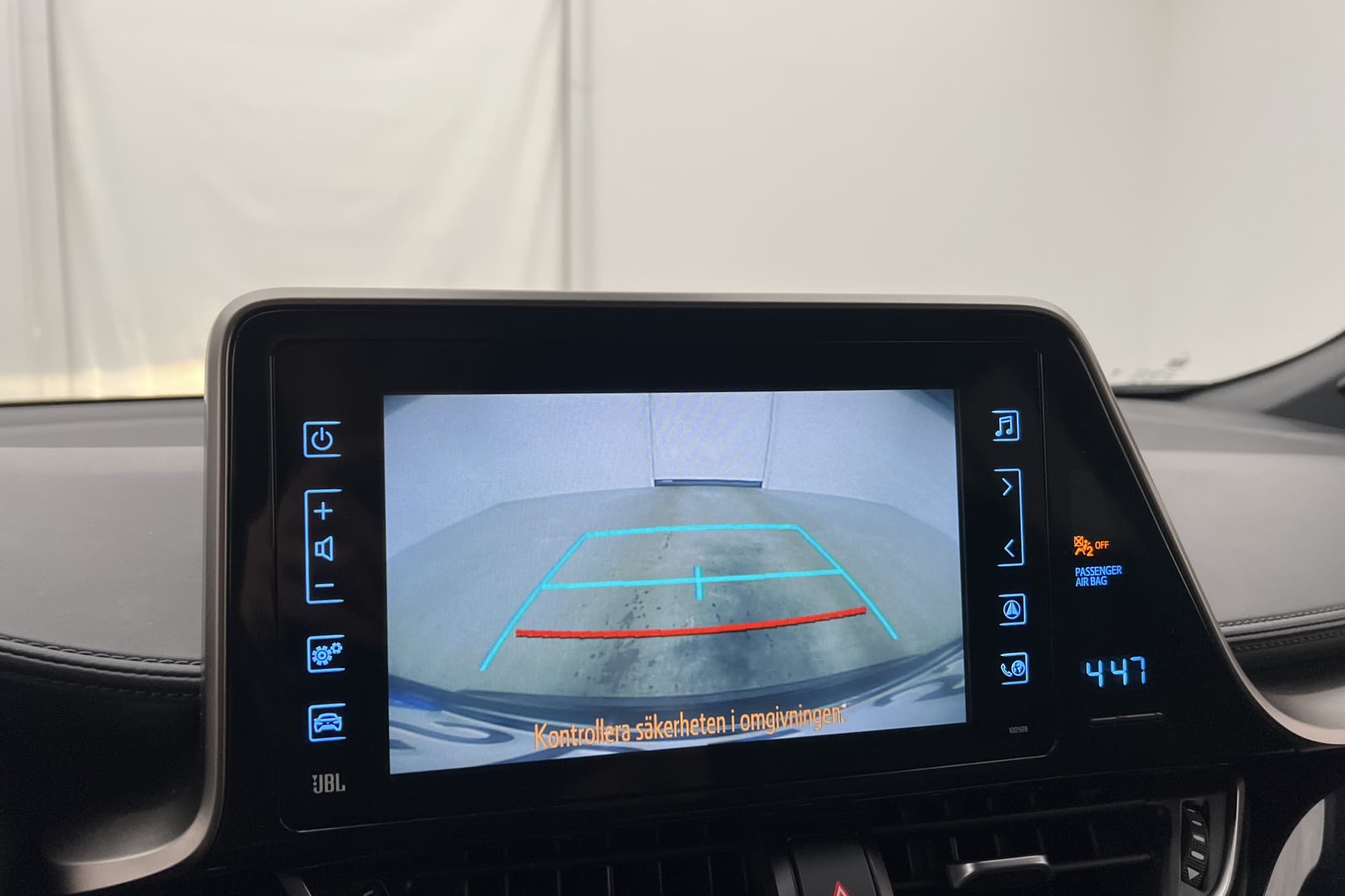 Toyota C-HR Hybrid 122hk X-Edition JBL Backkamera Skinn MOMS