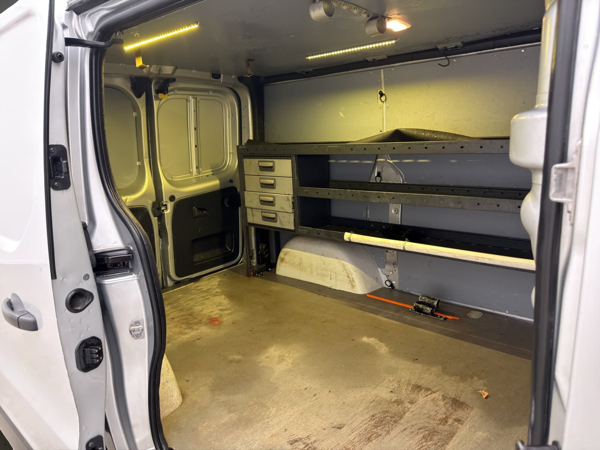Opel Vivaro Dragkrok B-Kamera V-Inredd Farthållare 1-Brukare