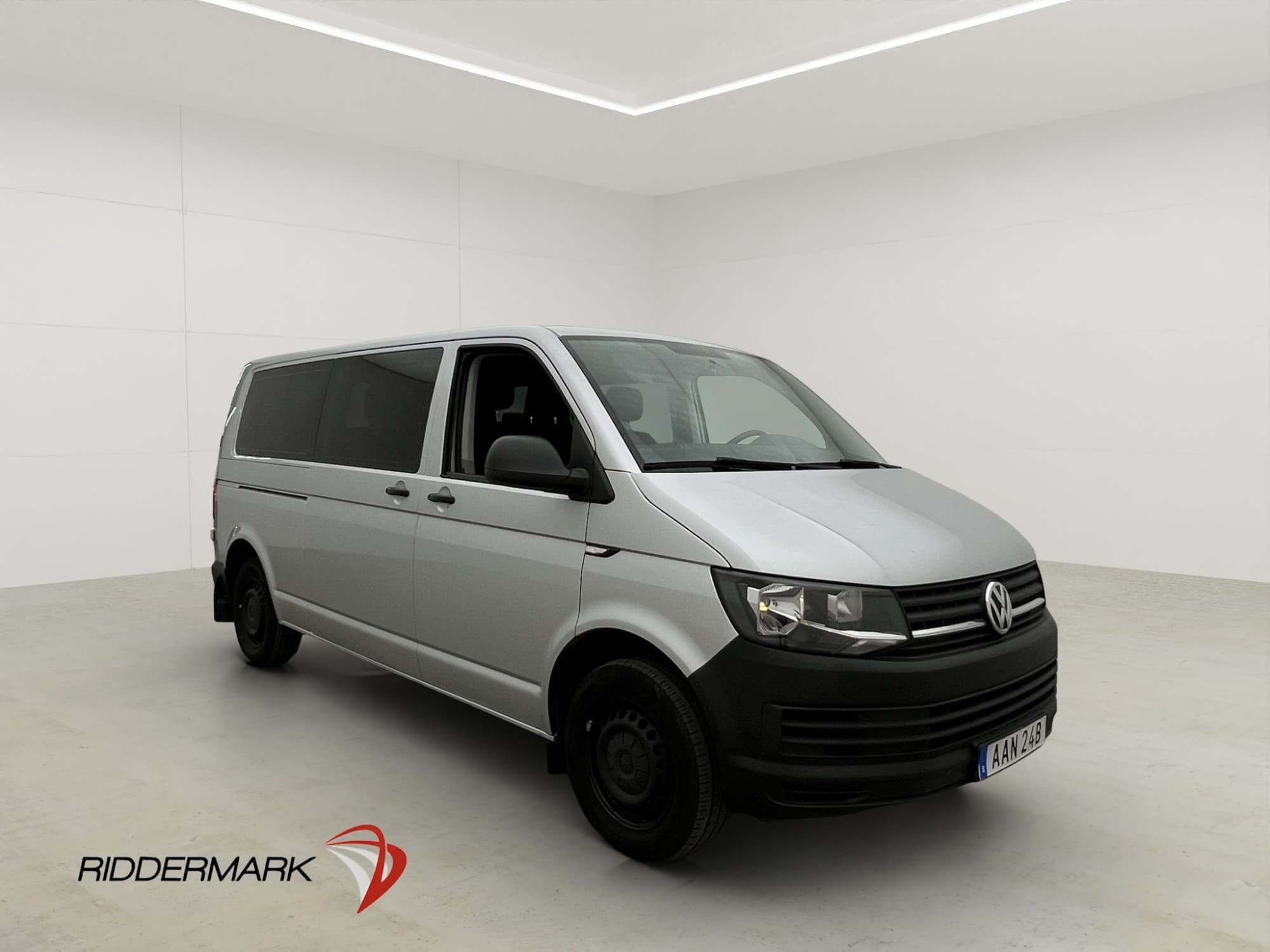 Volkswagen Caravelle Lång 150hk Värmare PDC Drag 9-Sits MOMS