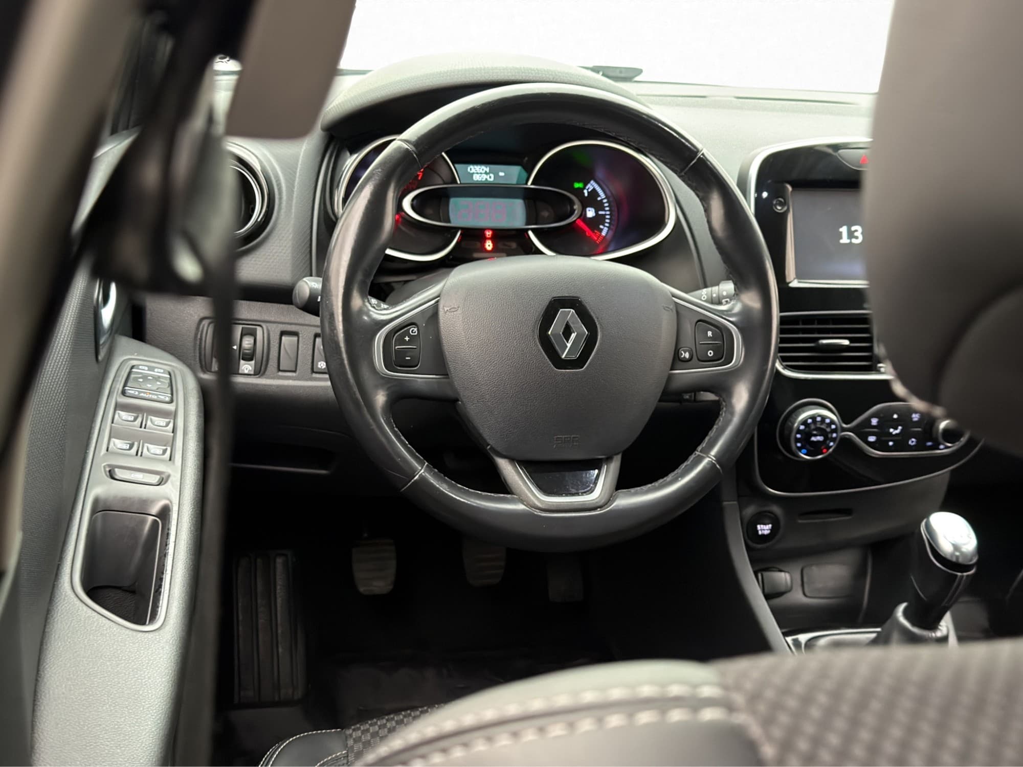 Renault Clio 0.9 TCe 90hk P-Sensor Navi Kamera BASS-Reflex