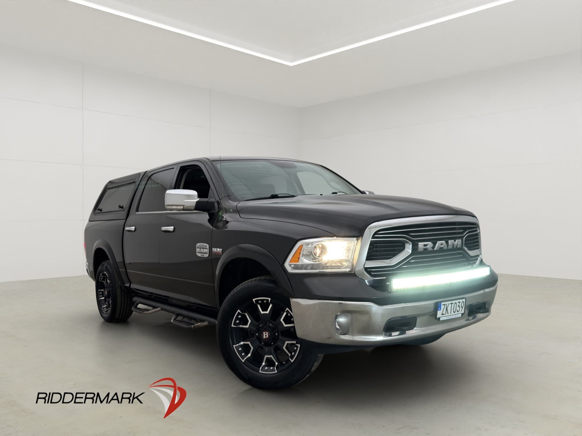 Dodge RAM 1500 Longhorn 5.7 4x4 Drag Alpine Luft Kåpa Moms