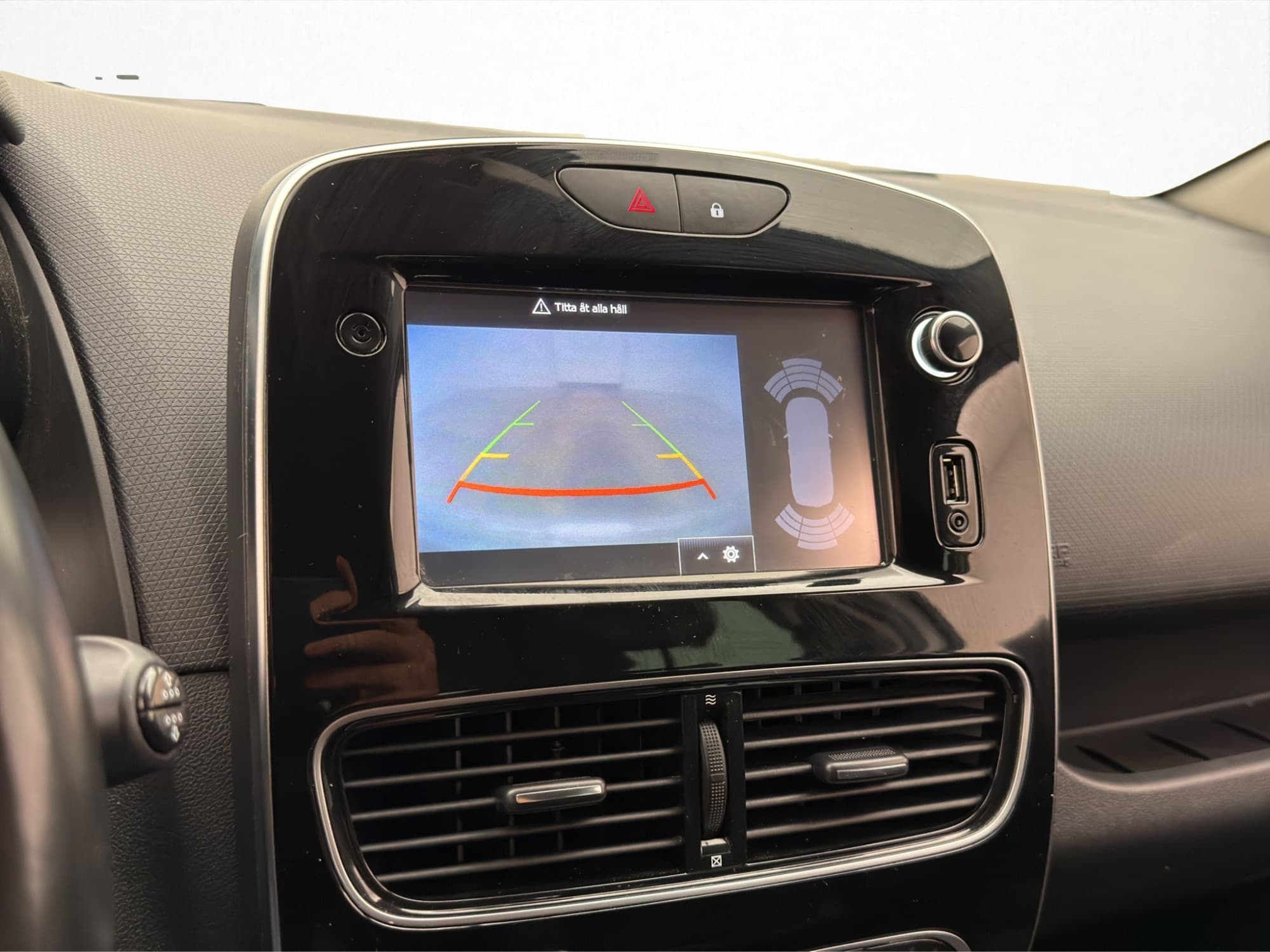 Renault Clio 0.9 TCe 90hk P-Sensor Navi Kamera BASS-Reflex