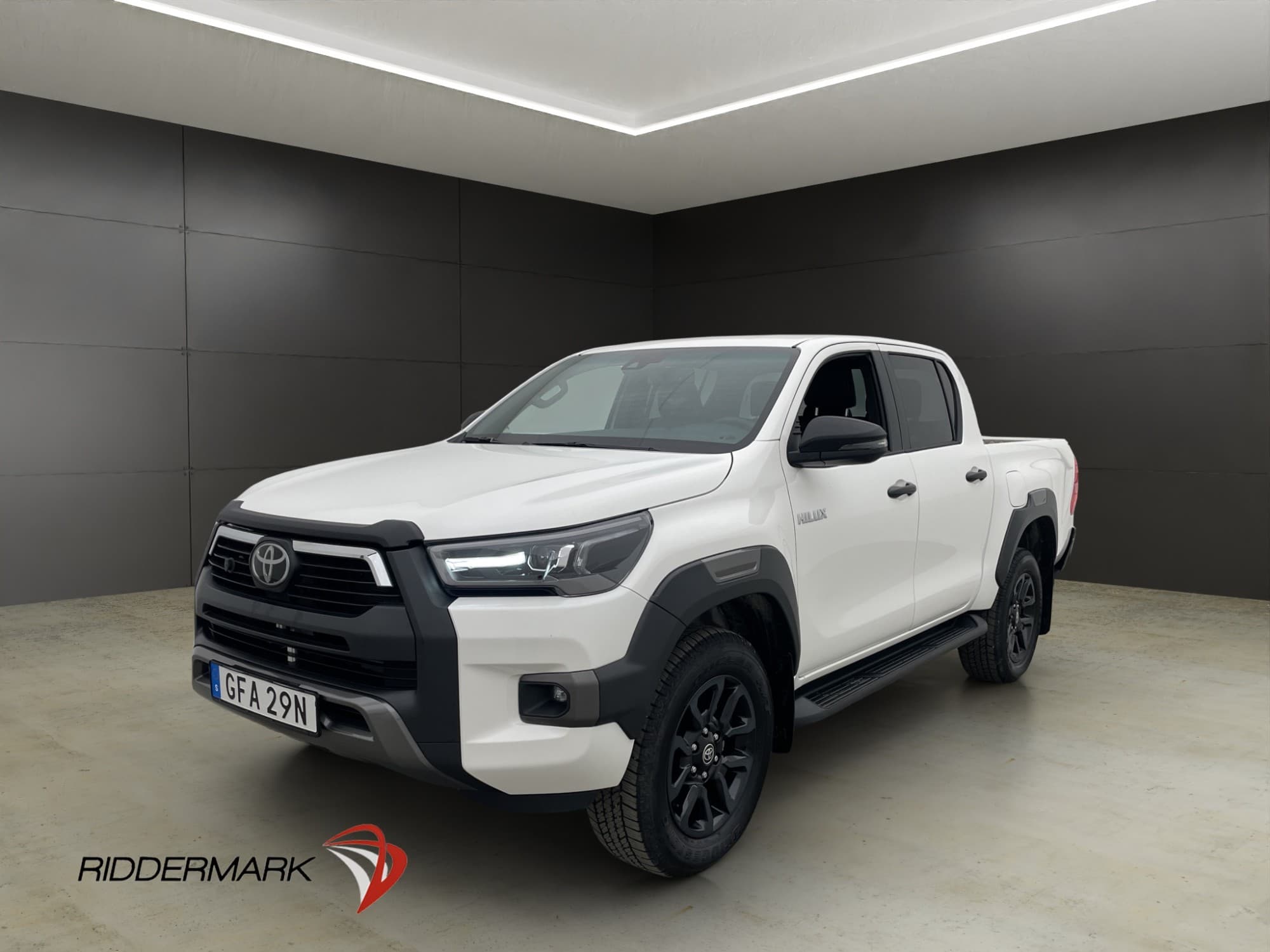 Toyota Hilux Invincible 2.8 4WD M/K-Värmare Drag Diff Moms
