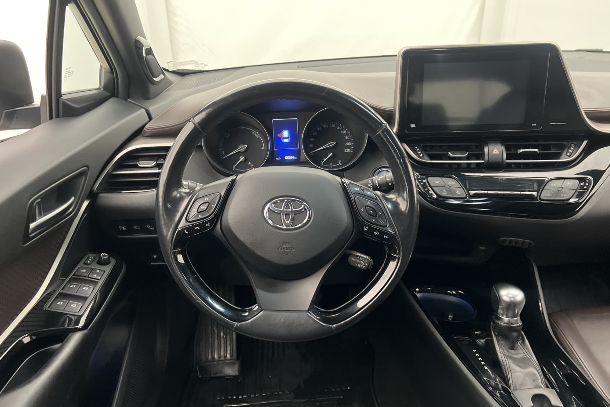 Toyota C-HR Hybrid 122hk Executive JBL Kamera Rattvärme
