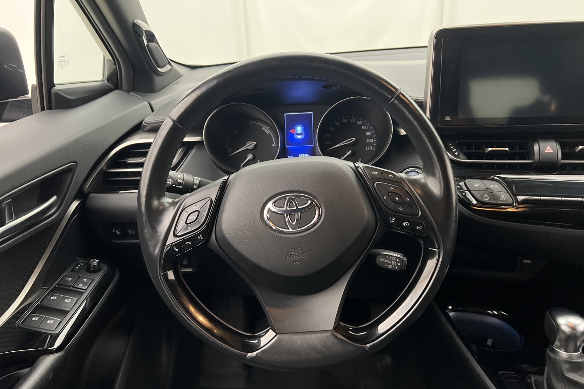 Toyota C-HR Hybrid 122hk X-Edition JBL Backkamera Skinn MOMS