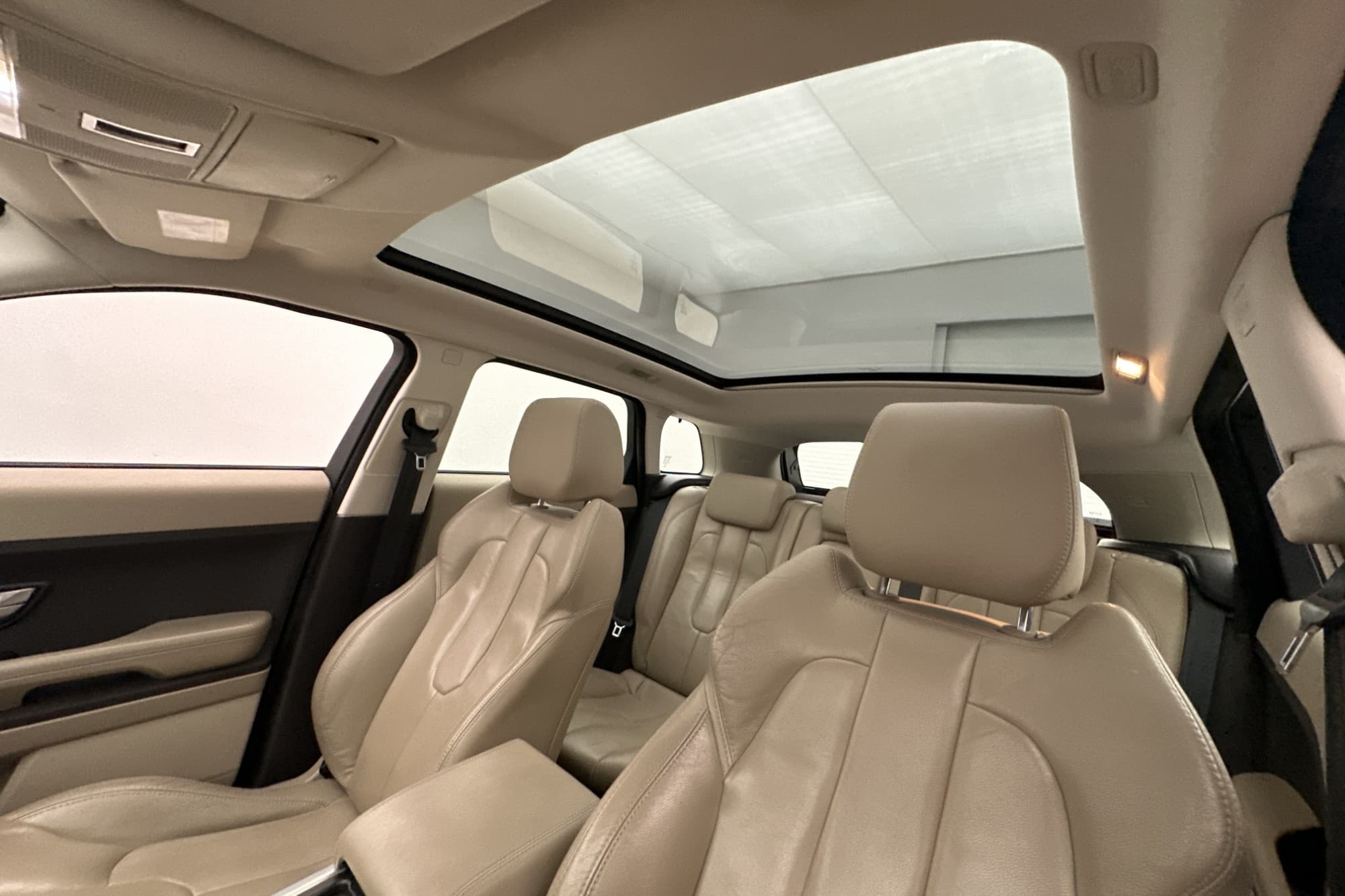 Land Rover Range Rover Evoque AWD Pure Pano Kamera Navi MOMS