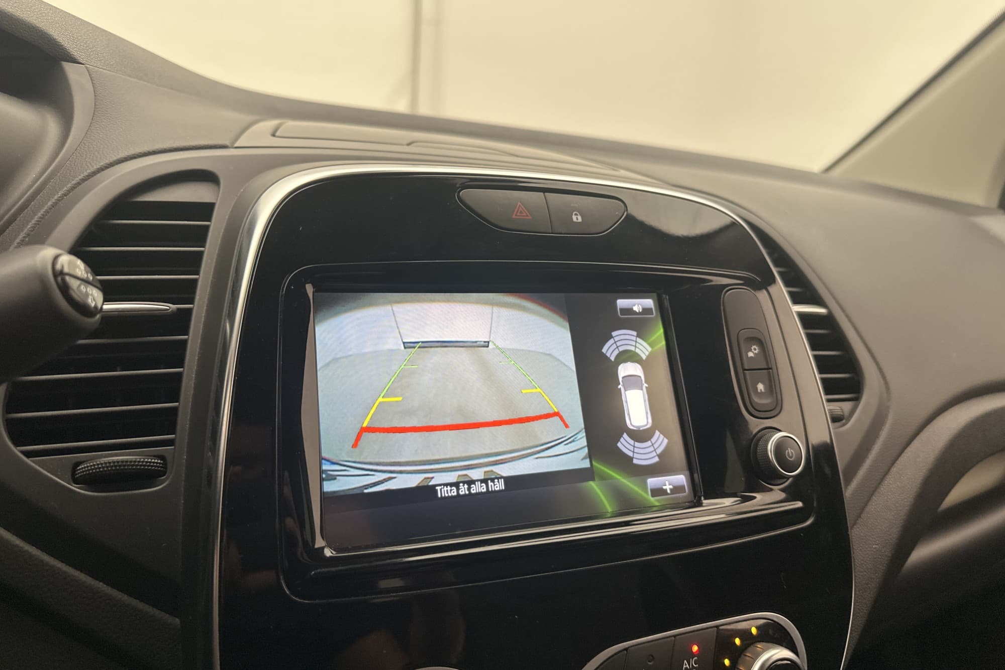 Renault Captur 1.2 TCe 118hk Kamera Navi Halvskinn Låg-Skatt