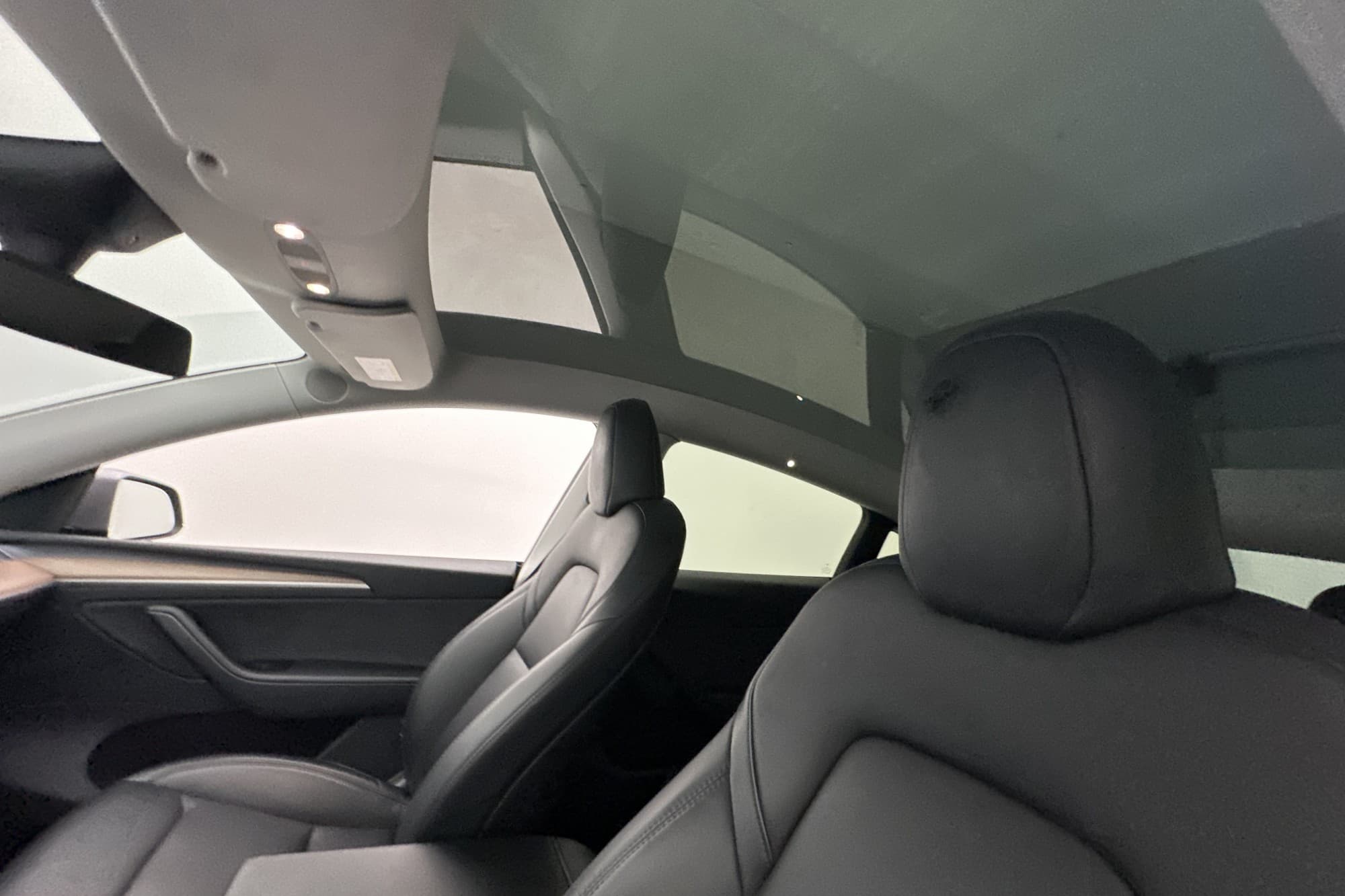 Tesla Model Y Long Range AWD Dragkrok Autopilot MOMS