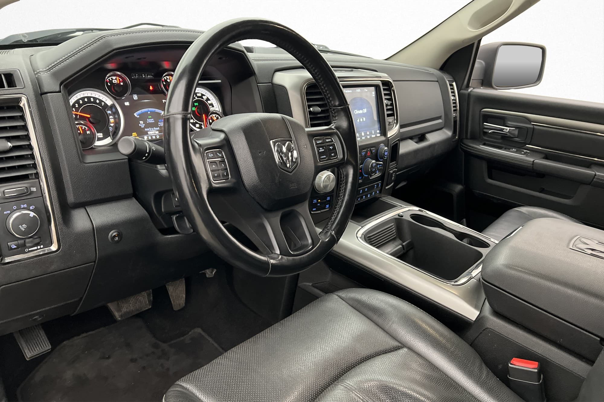 Dodge RAM Sport 5.7 4x4 395hk Luftfjädring Drag Kamera Skinn