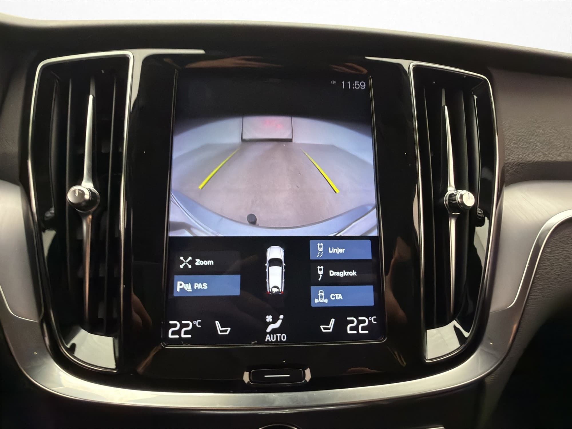 Volvo V60 Cross Country D4 AWD Momentum Kamera Värm HUD Drag