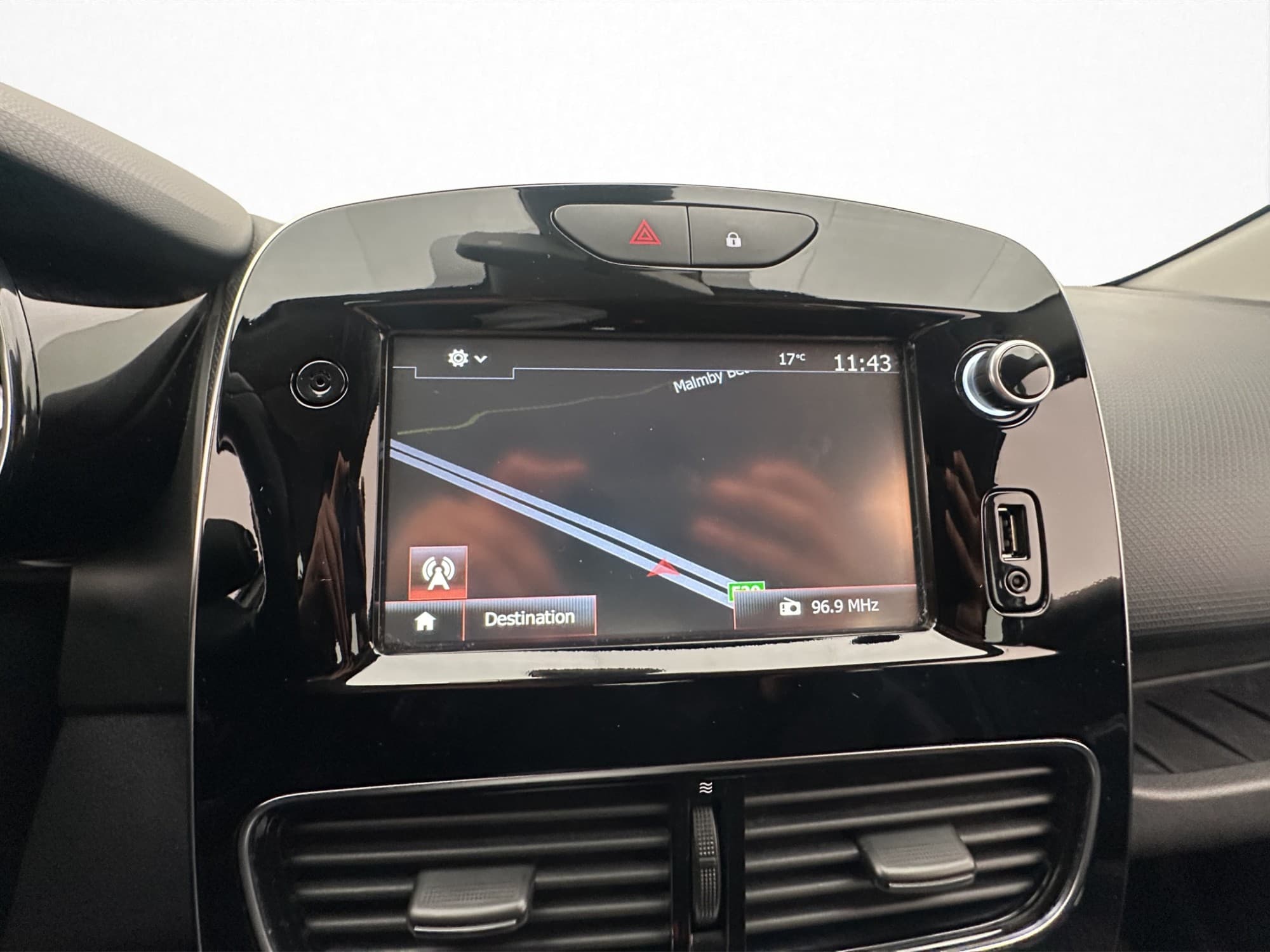Renault Clio 118hk BASS-Reflex Värm Kamera Navi Halvskinn