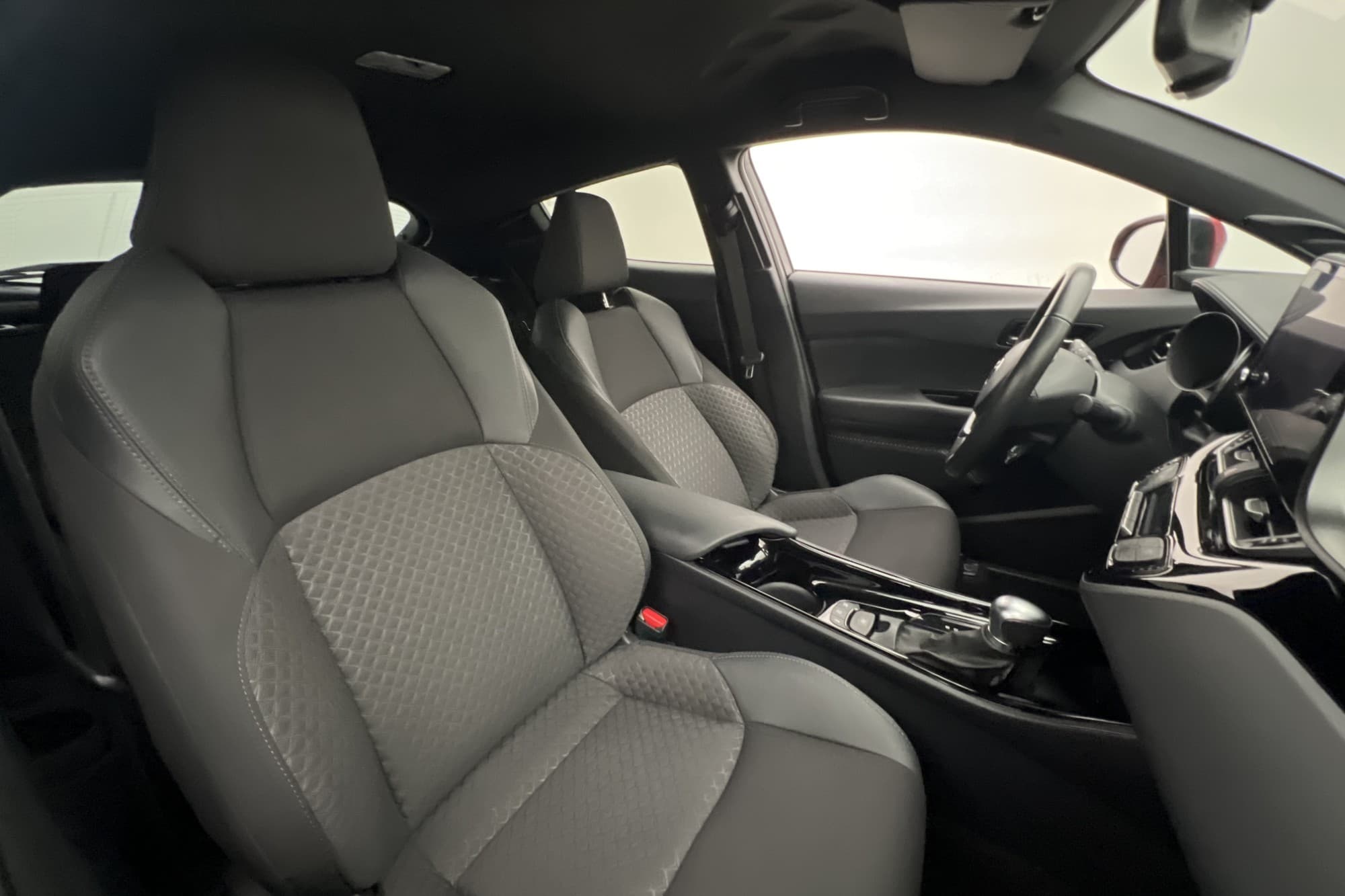 Toyota C-HR Hybrid 122hk X-Edition Teknik JBL CarPlay Kamera