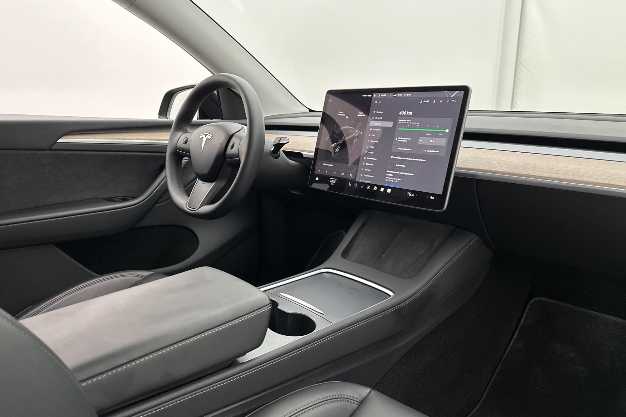 Tesla Model Y Long Range AWD Pano Drag Kamera Navi 1 Bruk AP