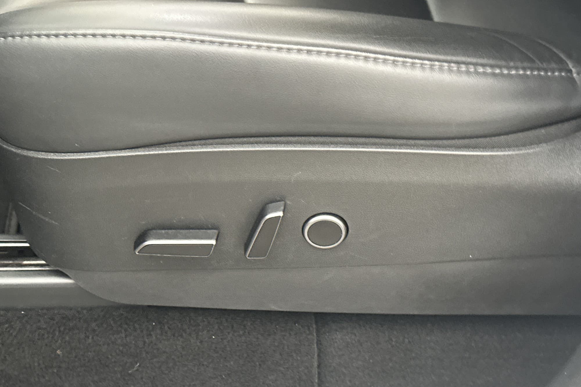 Tesla Model Y Long Range AWD Autopilot Svensksåld