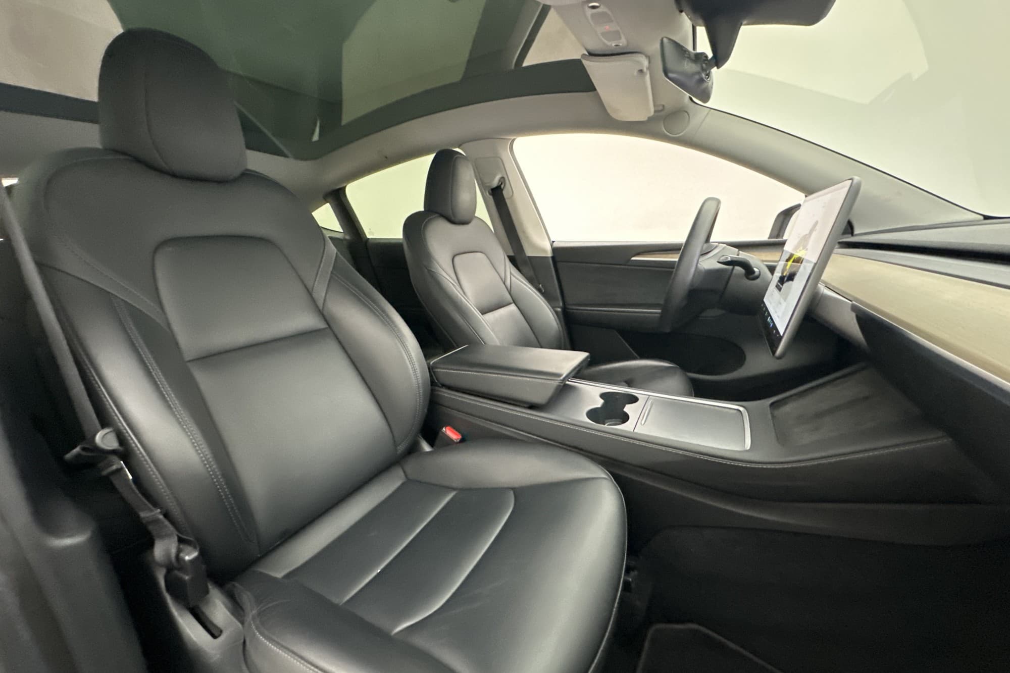 Tesla Model Y Long Range AWD AP Pano Kamera Skinn MOMS