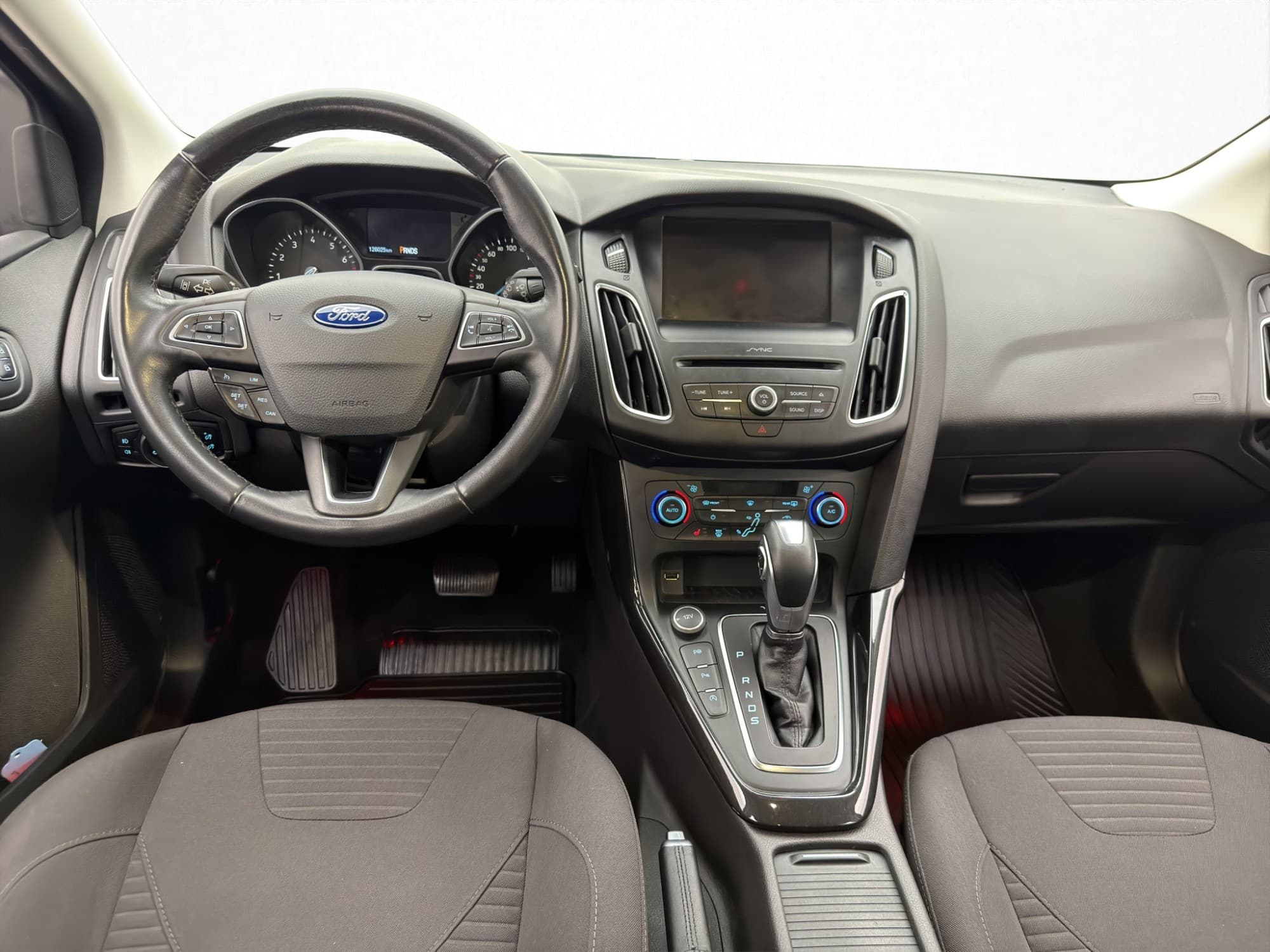 Ford Focus Kombi 125hk Titanium Dragkrok CarPlay Sensorer