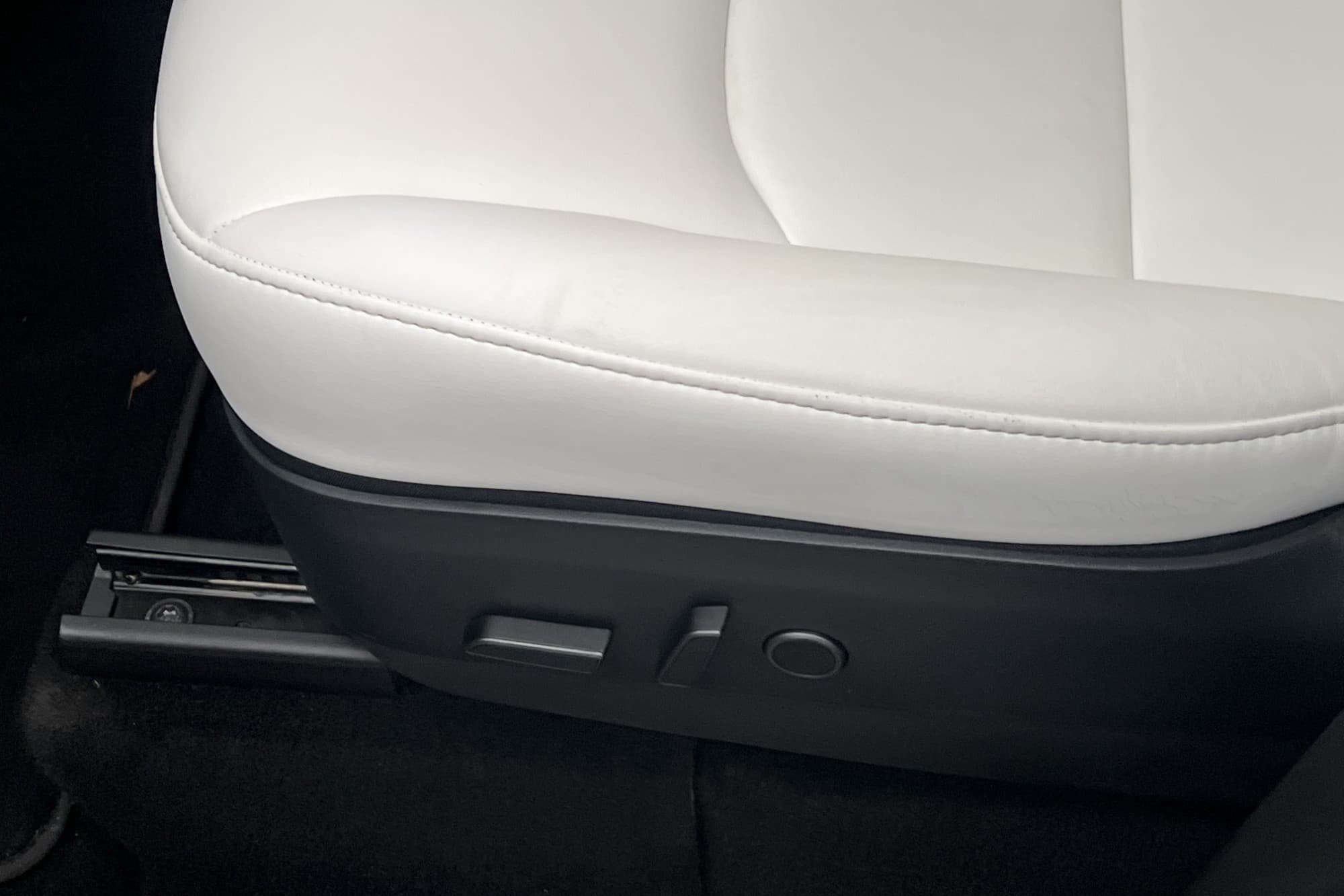 Tesla Model Y Long Range AWD Uppgraderad AP Ljus interiör