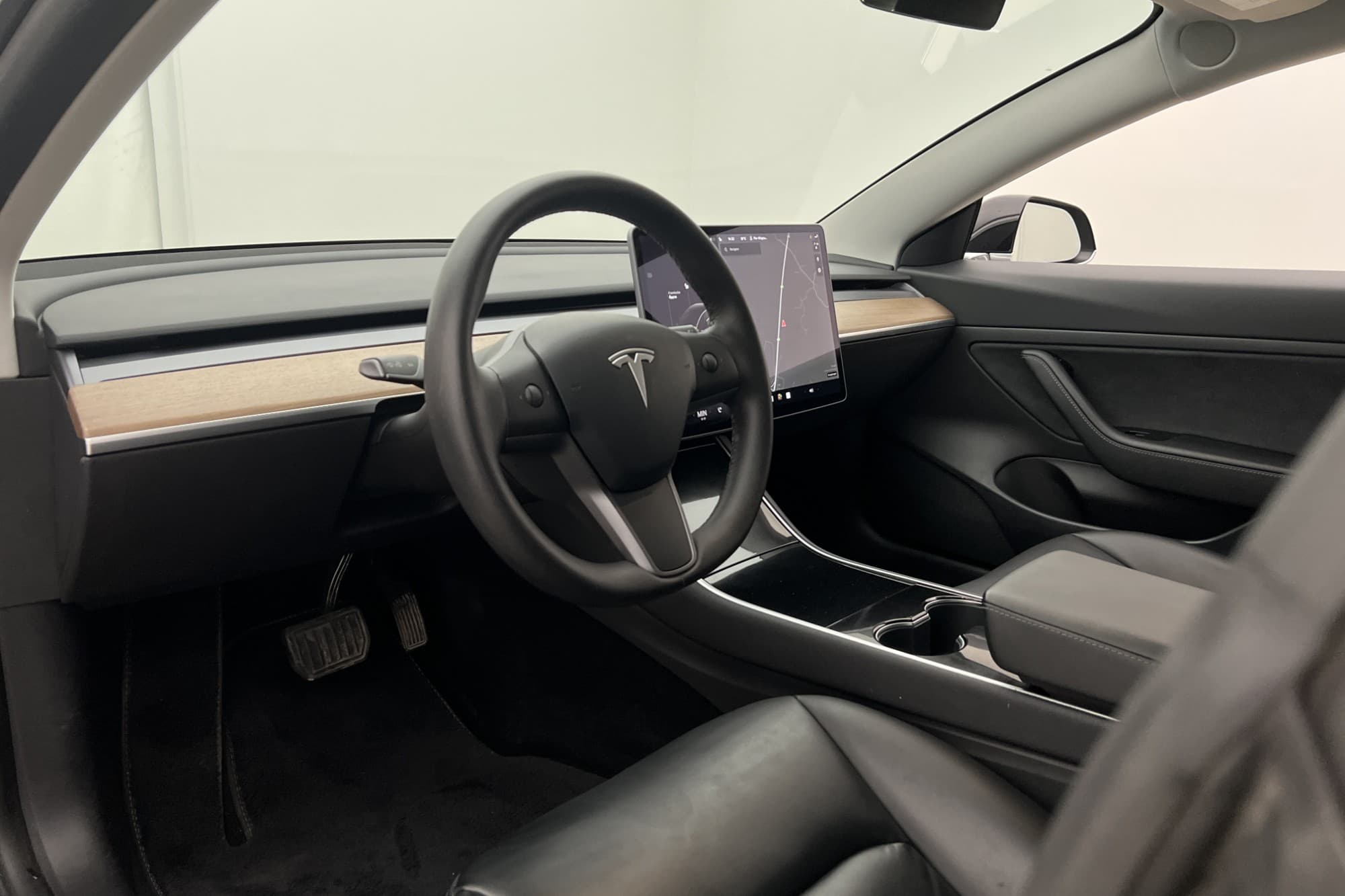 Tesla Model 3 Standard Range Plus Pano Autopilot Svensksåld