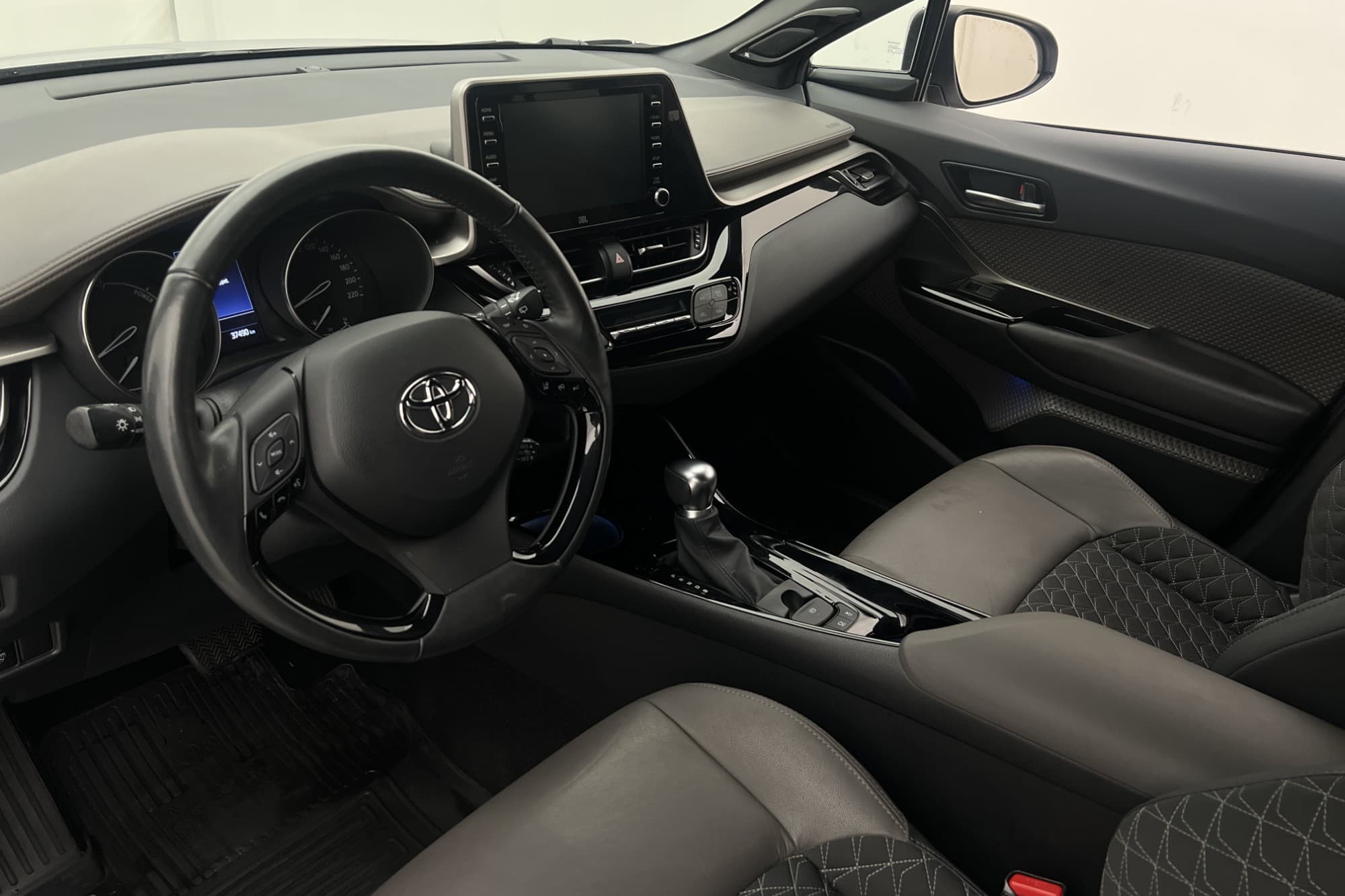 Toyota C-HR Hybrid 122hk Executive JBL Kamera Rattvärme