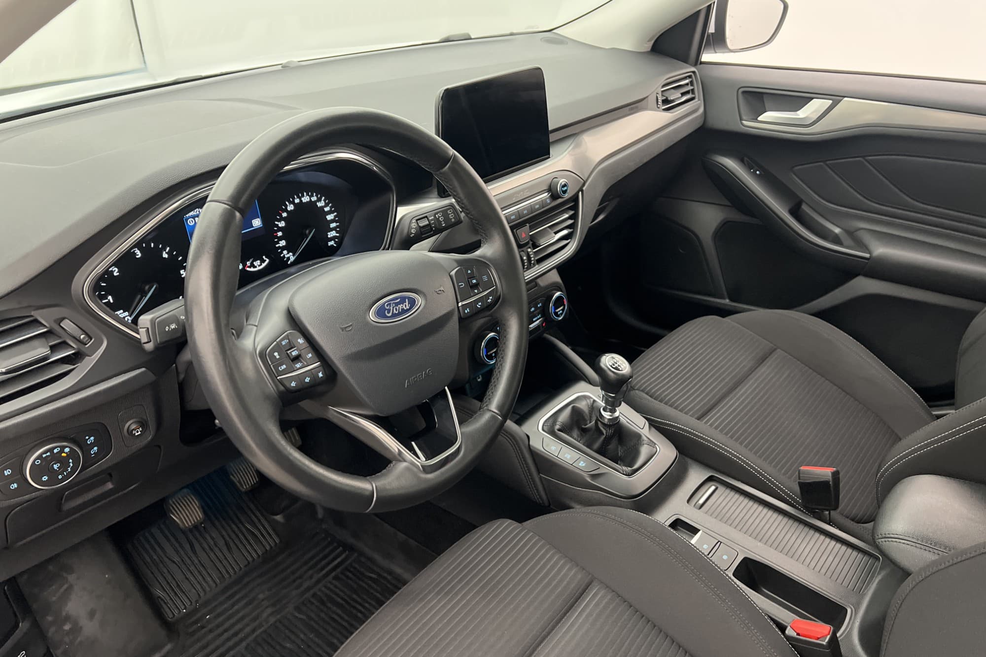 Ford Focus 1.5 Kombi 120hk Titanium Värmare CarPlay Keyless