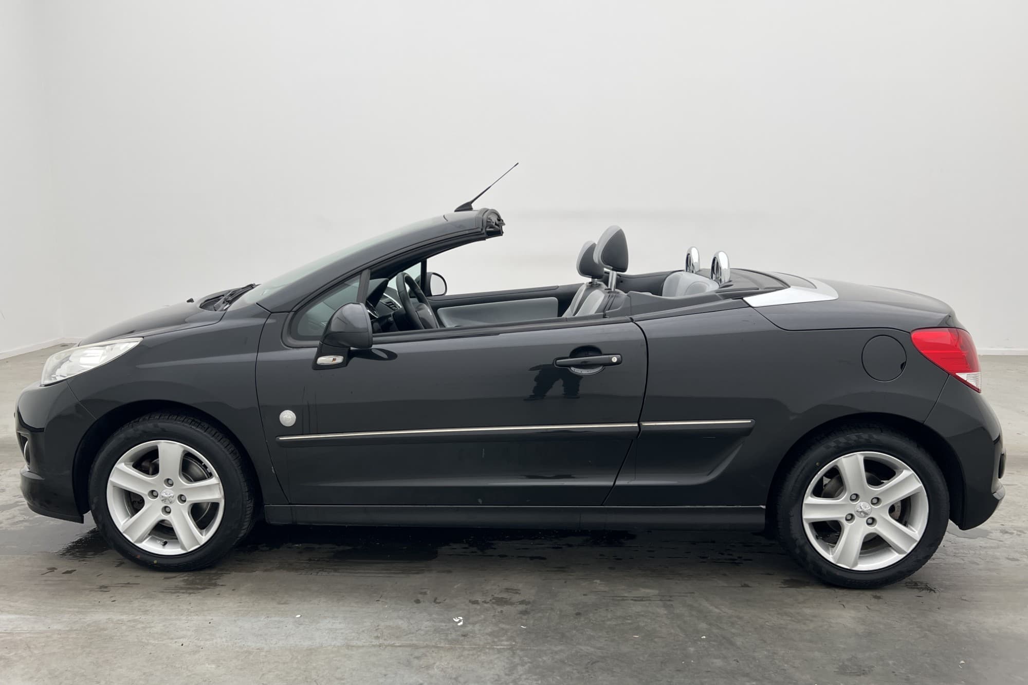 Peugeot 207 CC 1.6 VTI 120hk Skinn Farthållare