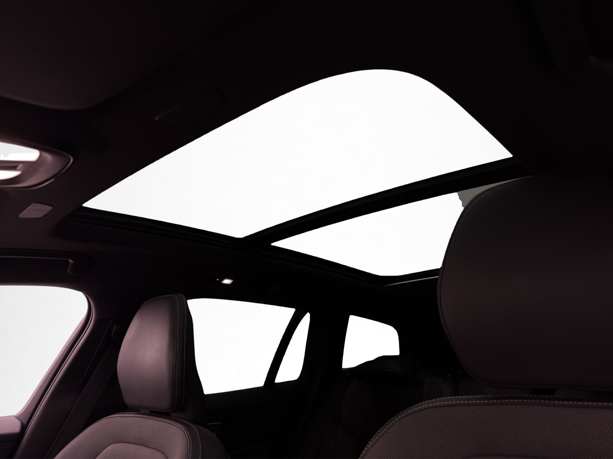 Volvo V60 Recharge T6 AWD Ultimate Dark Pano B&W HUD 360°