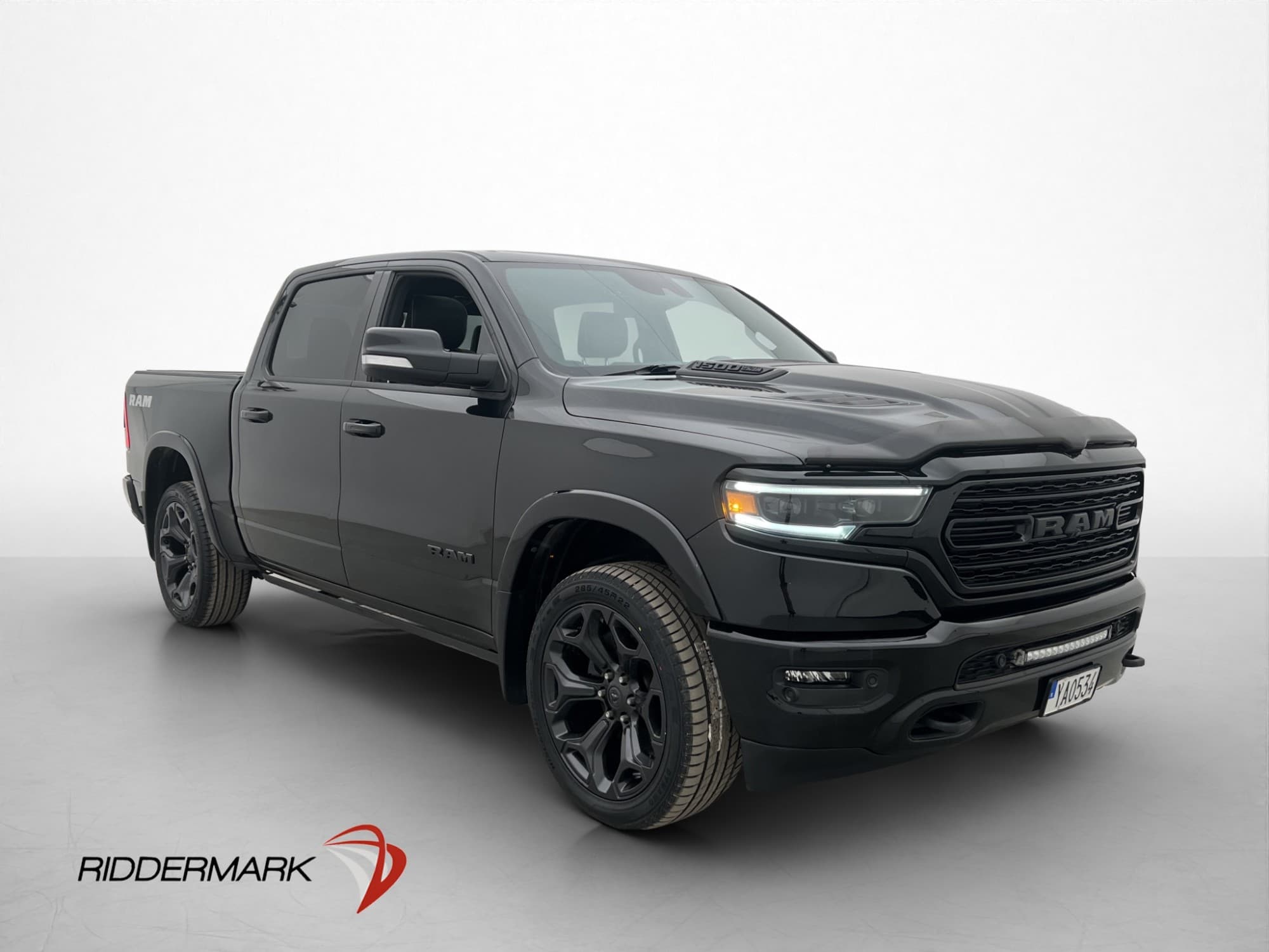 Dodge RAM 1500 Limited Night V8 4x4 Pano Luft H/K Skinn MOMS