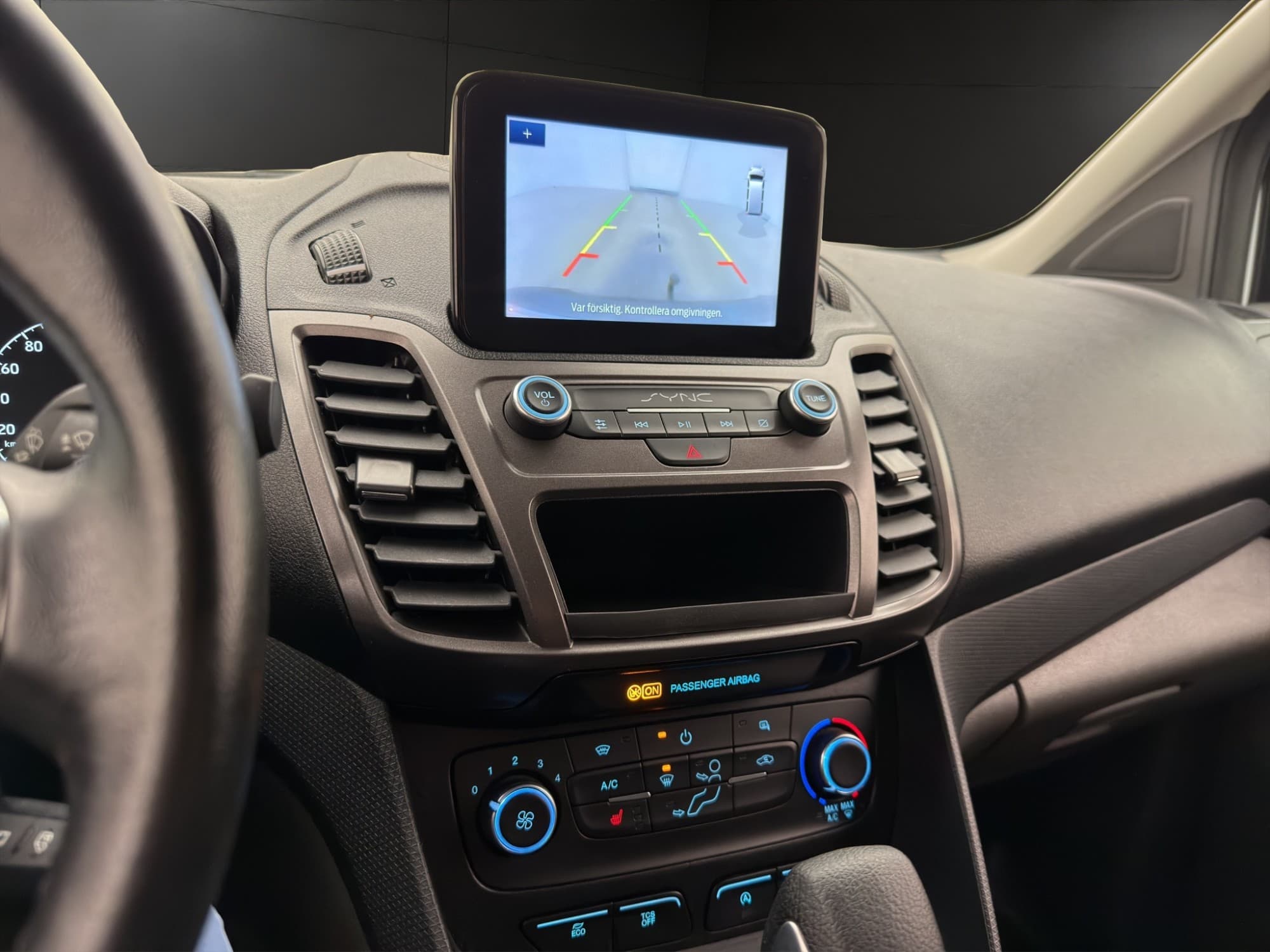 Ford Transit Connect LWB Värmare Drag B-Kamera CARPLAY Moms