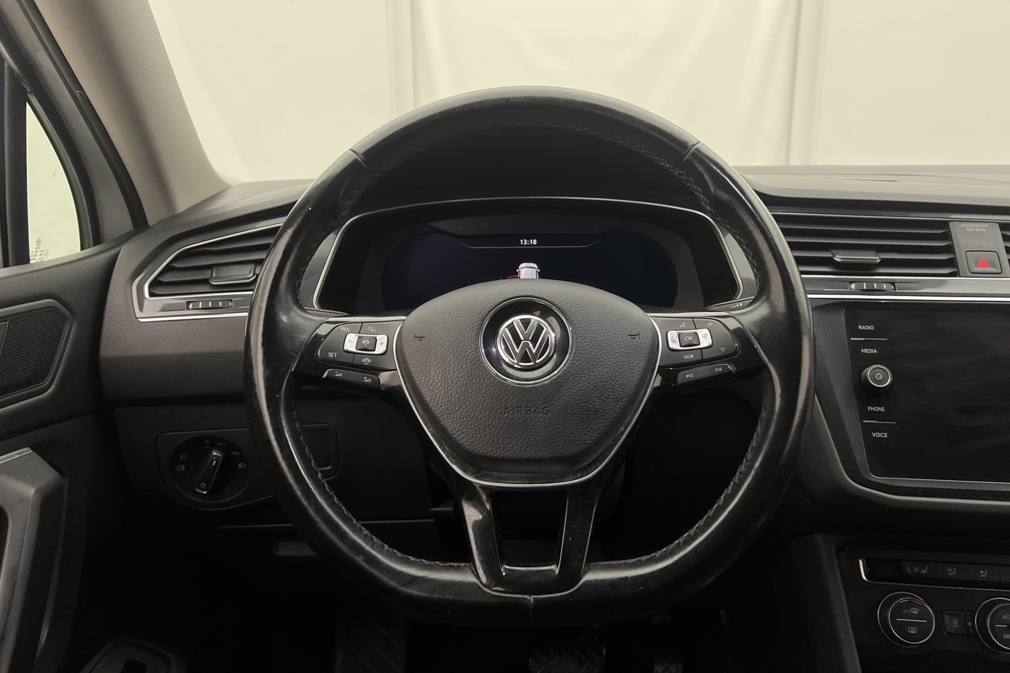 Volkswagen Tiguan Allspace 4M R-Line 7-Sits Cockpit D-Värm