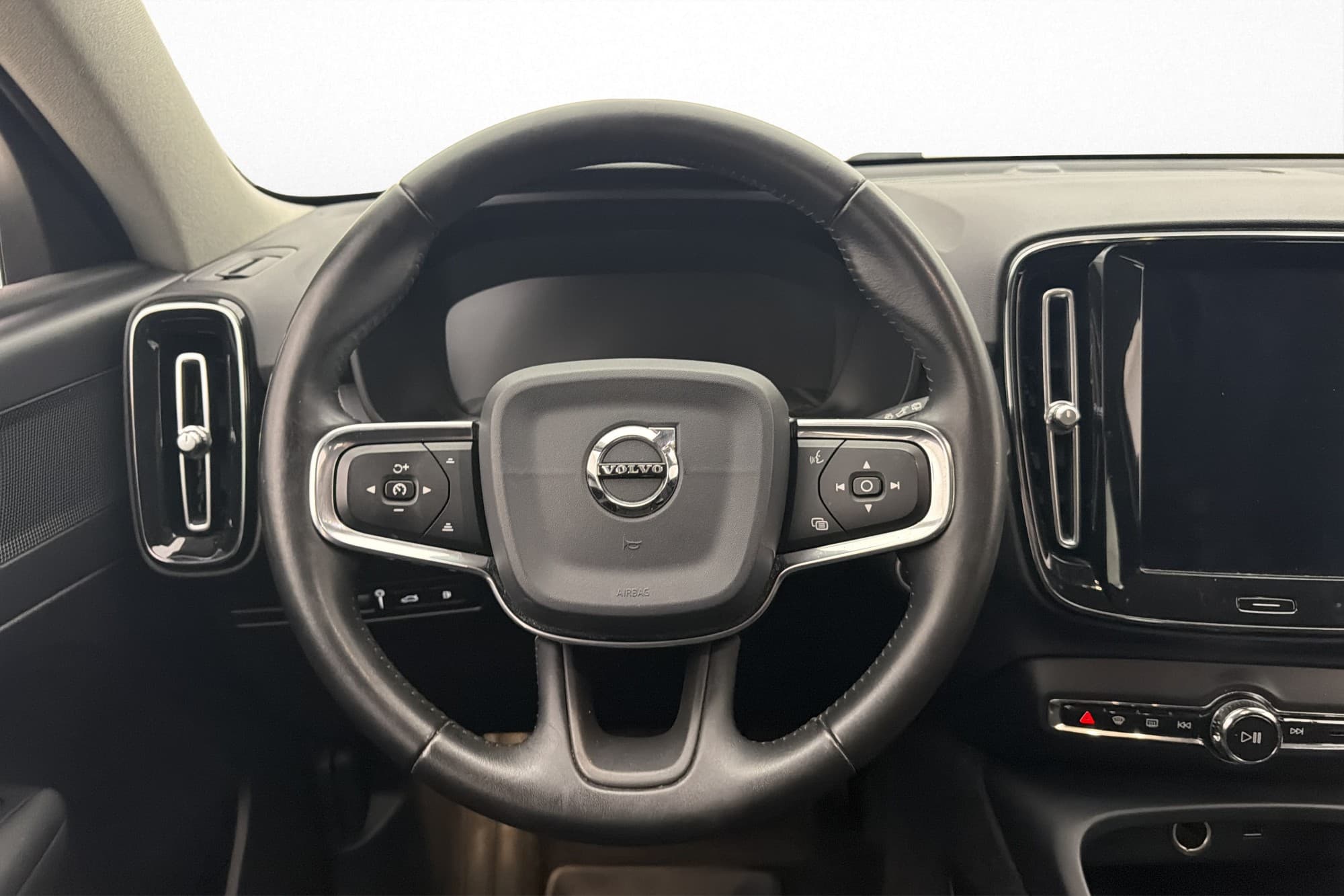 Volvo XC40 T5 Twin Engine 262hk Momentum P-Värmare VOC
