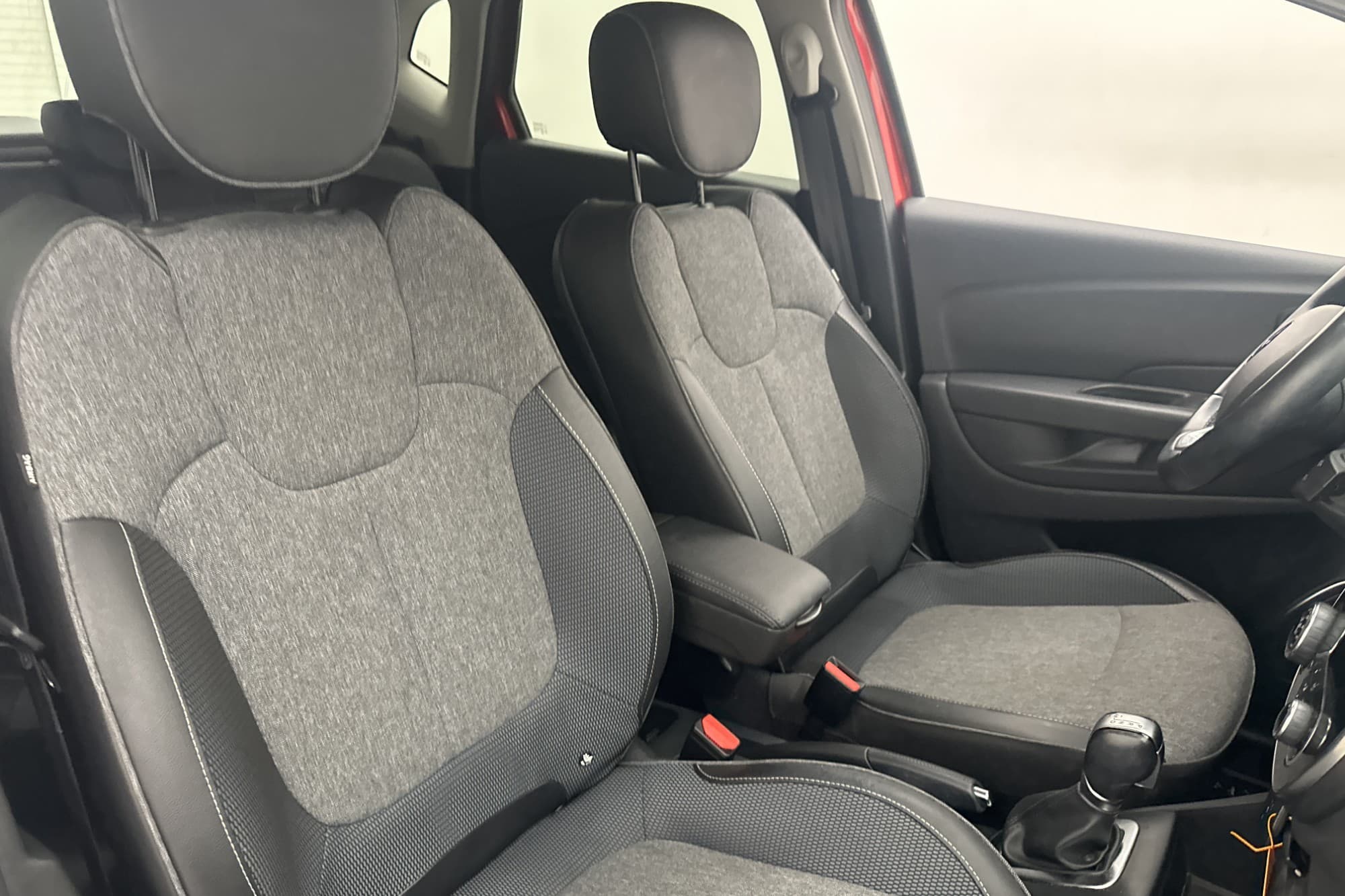 Renault Captur 1.2 TCe 118hk Kamera Navi Halvskinn Låg-Skatt
