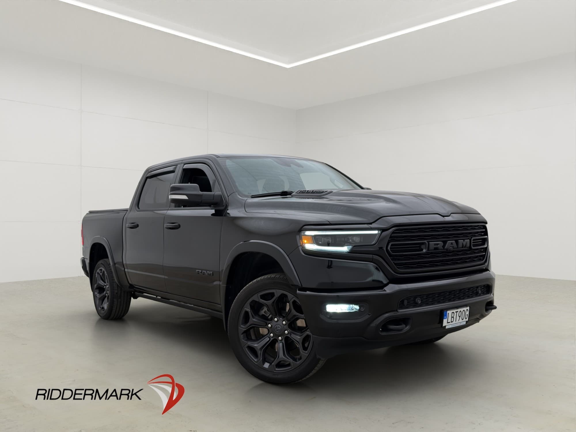 Dodge RAM 1500 Limited Night V8 4x4 Luft Drag Pano H/K Skinn