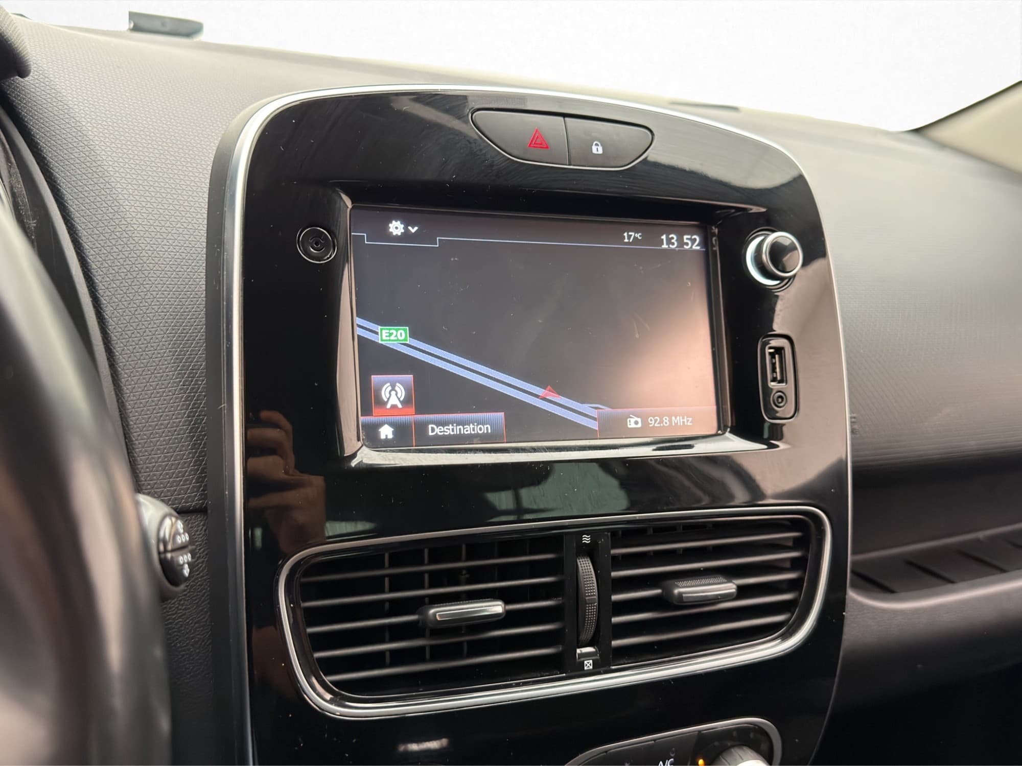 Renault Clio 0.9 TCe 90hk P-Sensor Navi Kamera BASS-Reflex