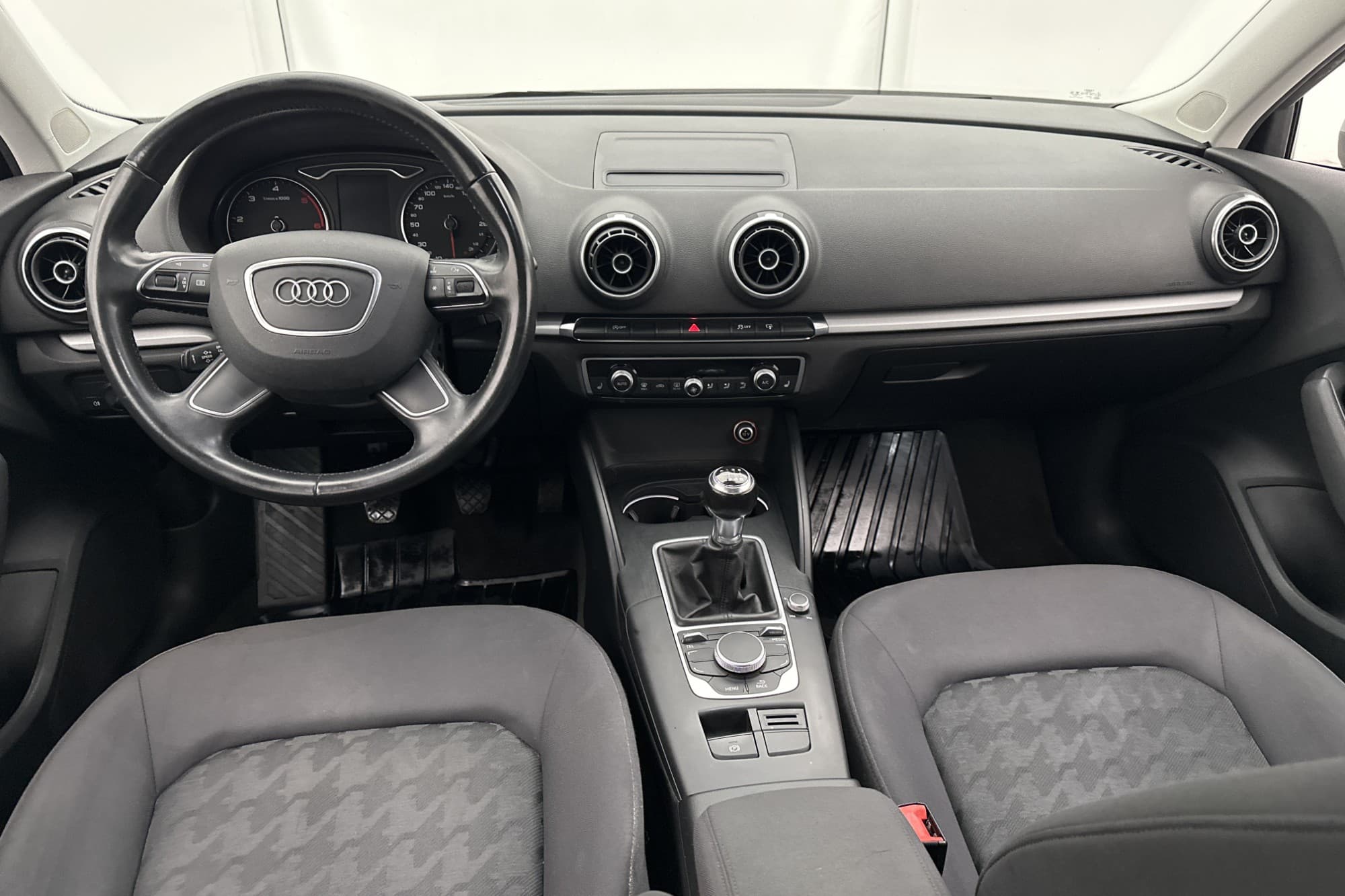 Audi A3 1.6 TDI 110hk Attraction Farthållare Bluetooth PDC